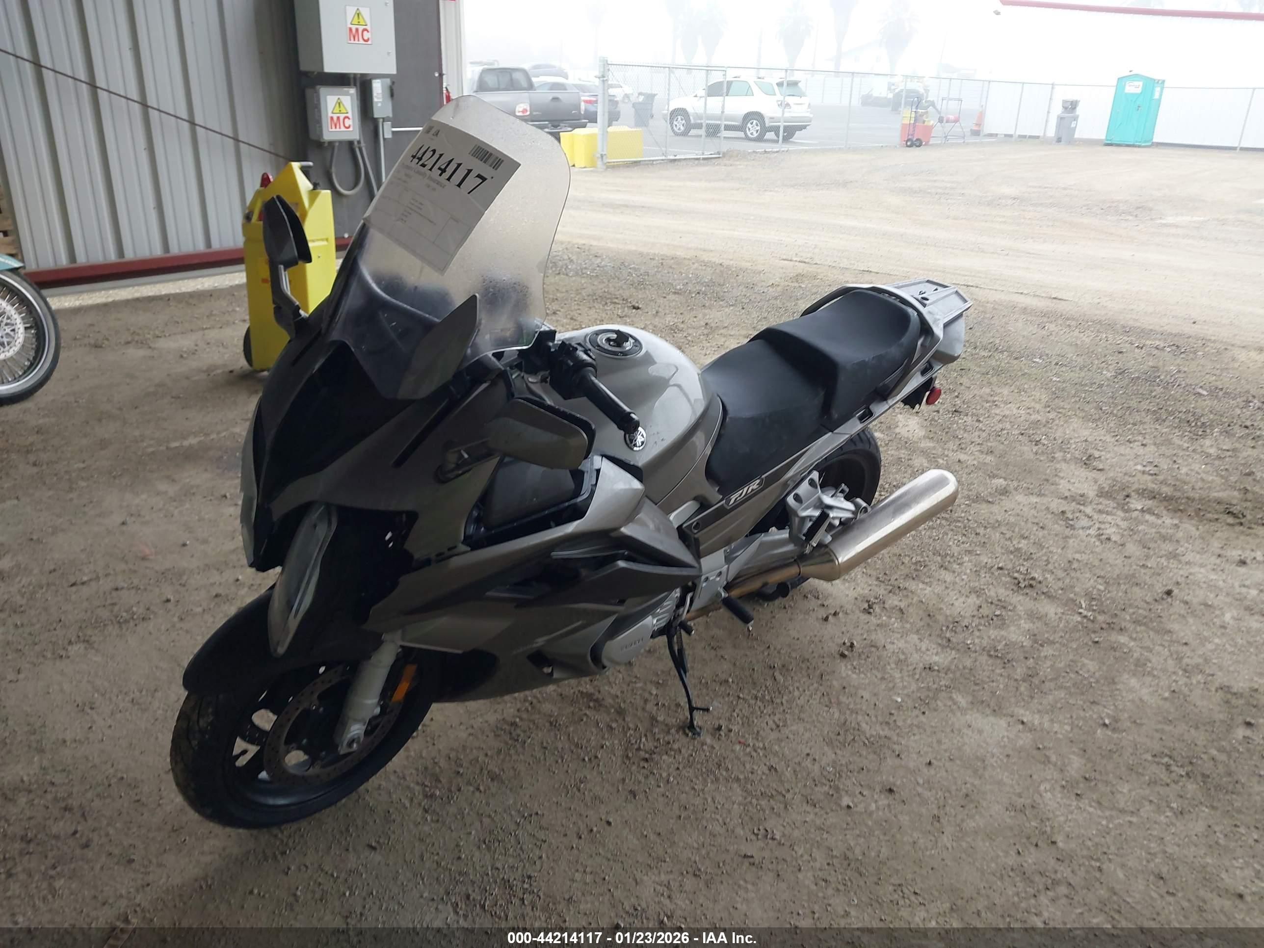 YAMAHA FJR1300 image 2