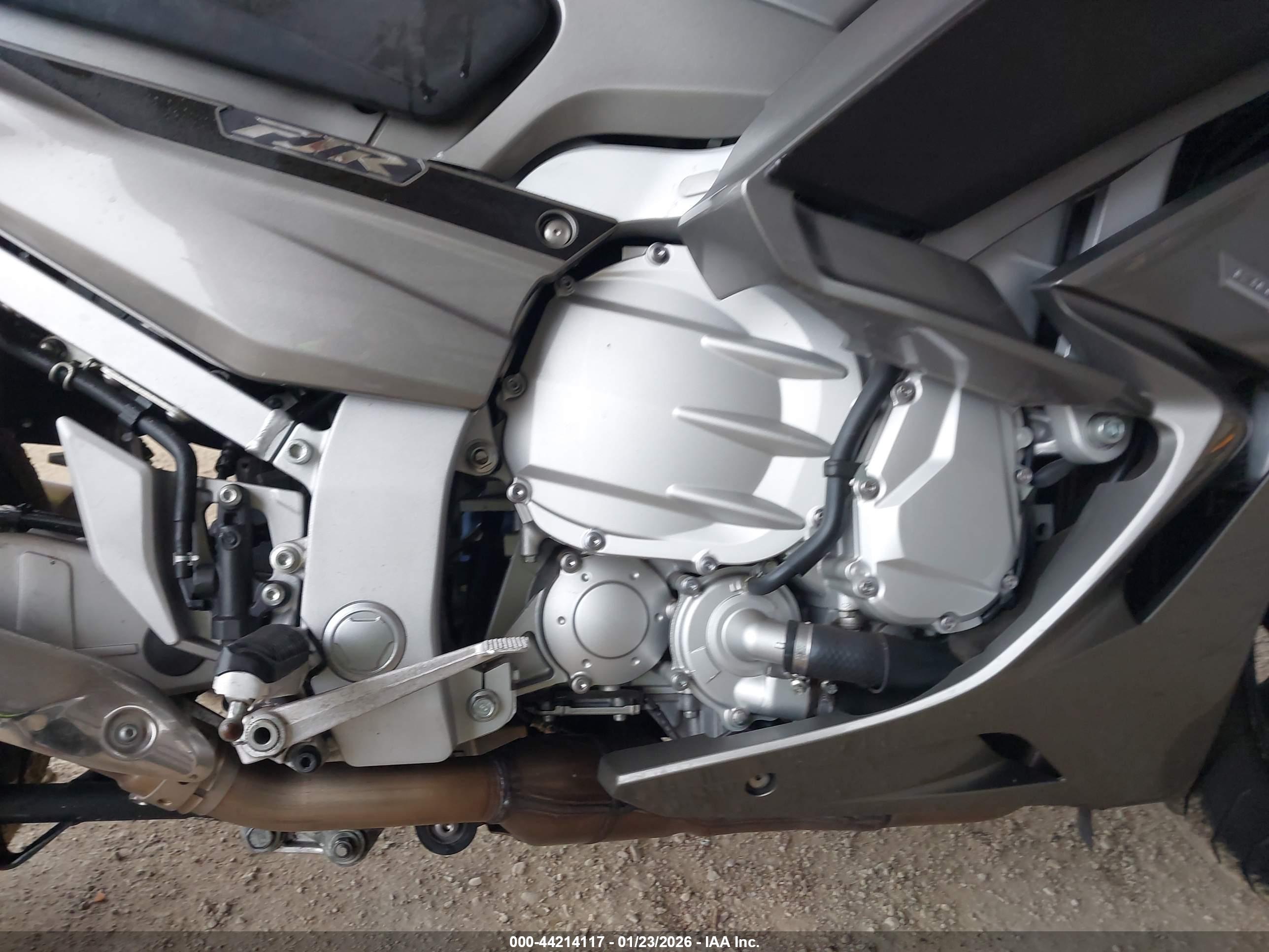 YAMAHA FJR1300 image 8