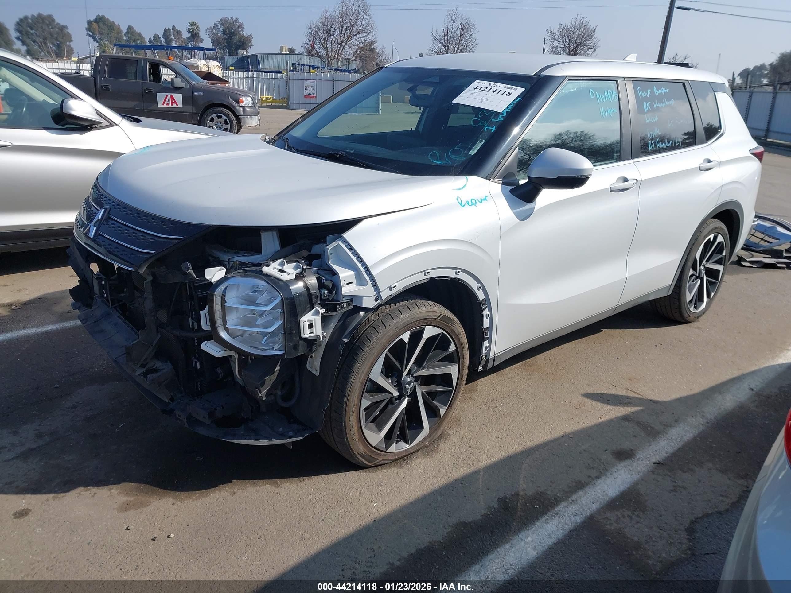 MITSUBISHI OUTLANDER image 2