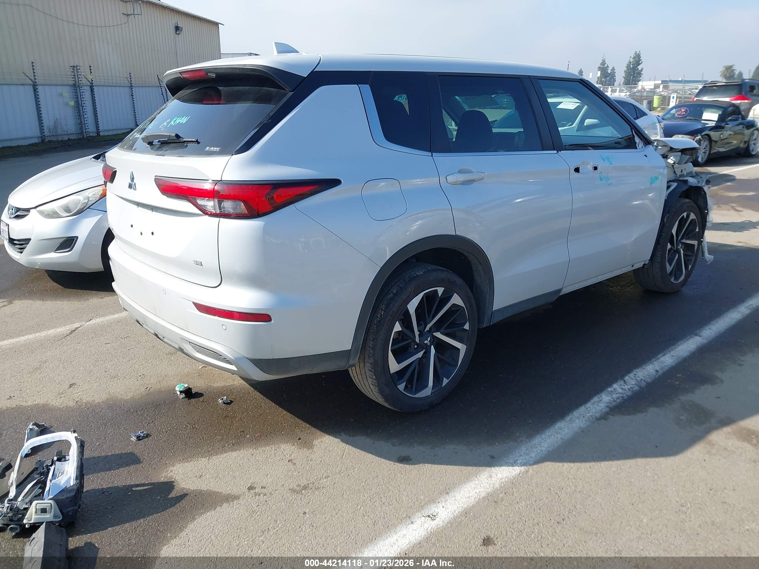 MITSUBISHI OUTLANDER image 4