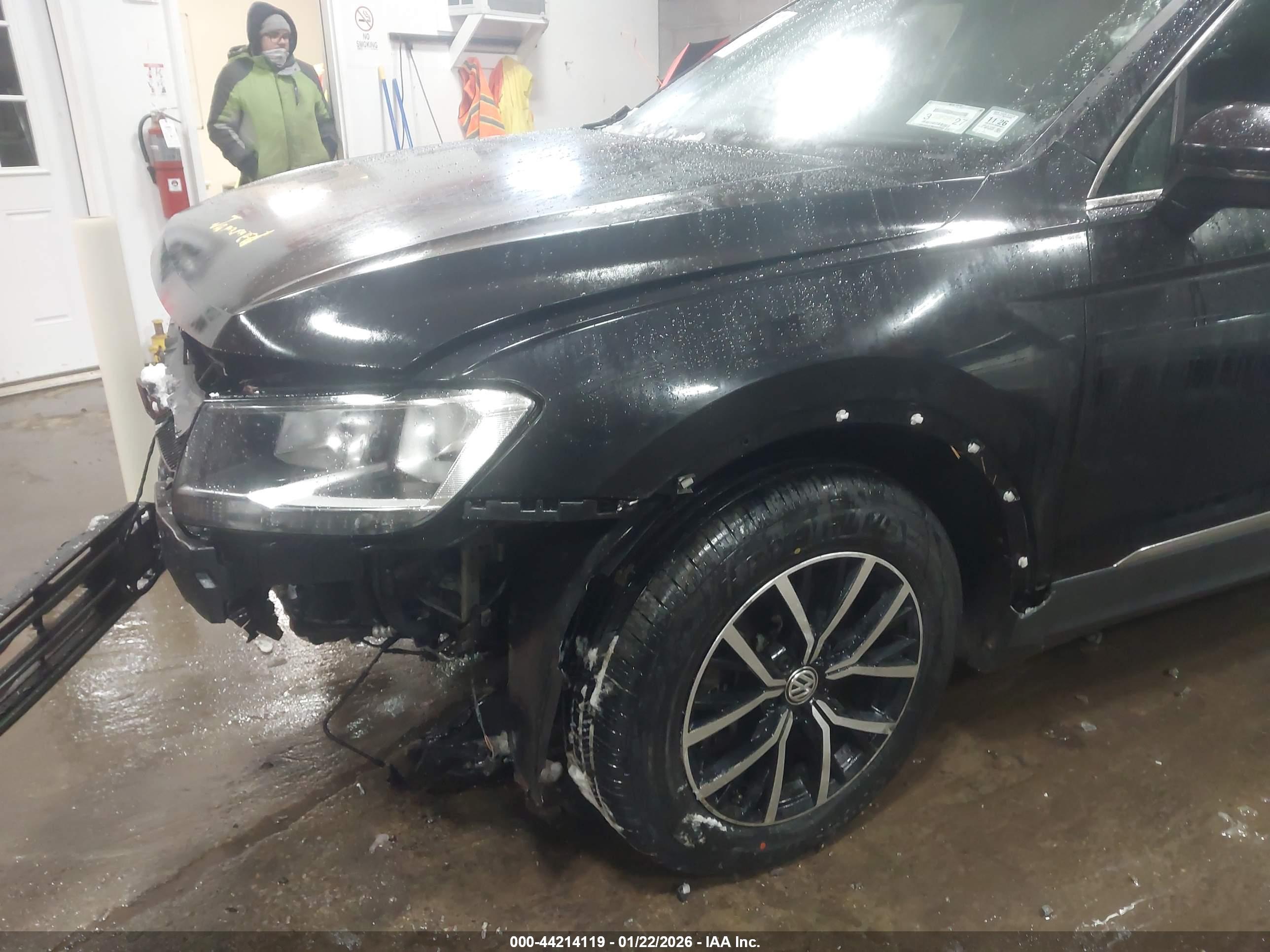 VOLKSWAGEN TIGUAN image 6