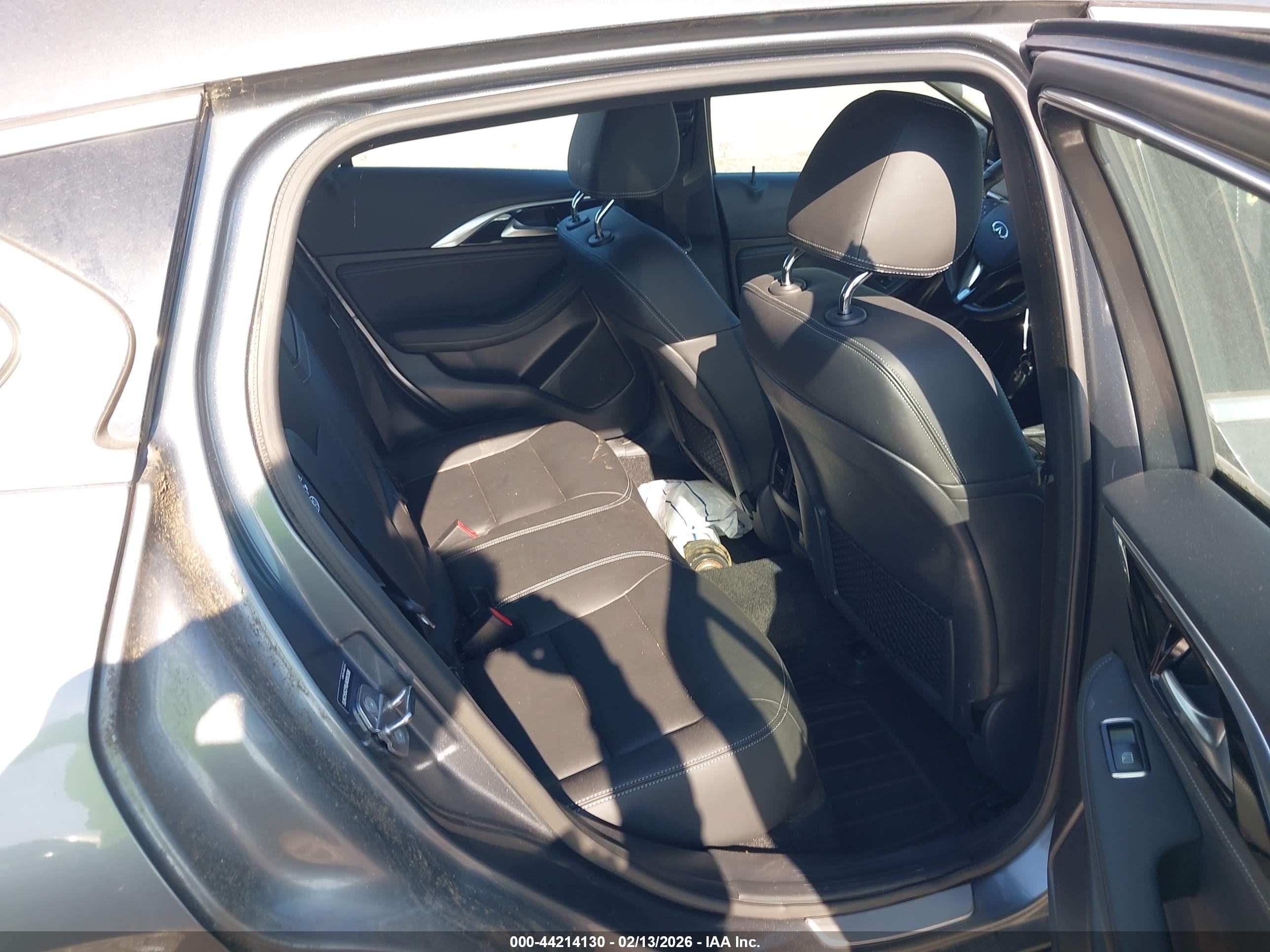 INFINITI QX30 image 8