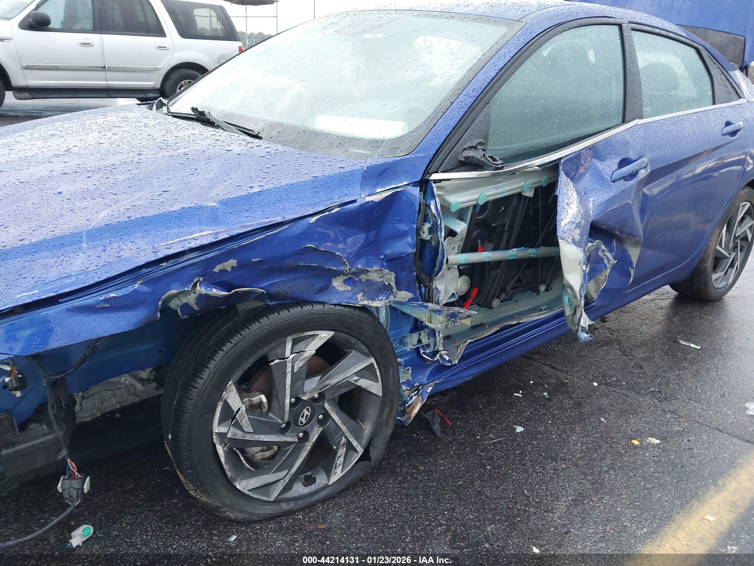 HYUNDAI ELANTRA image 6