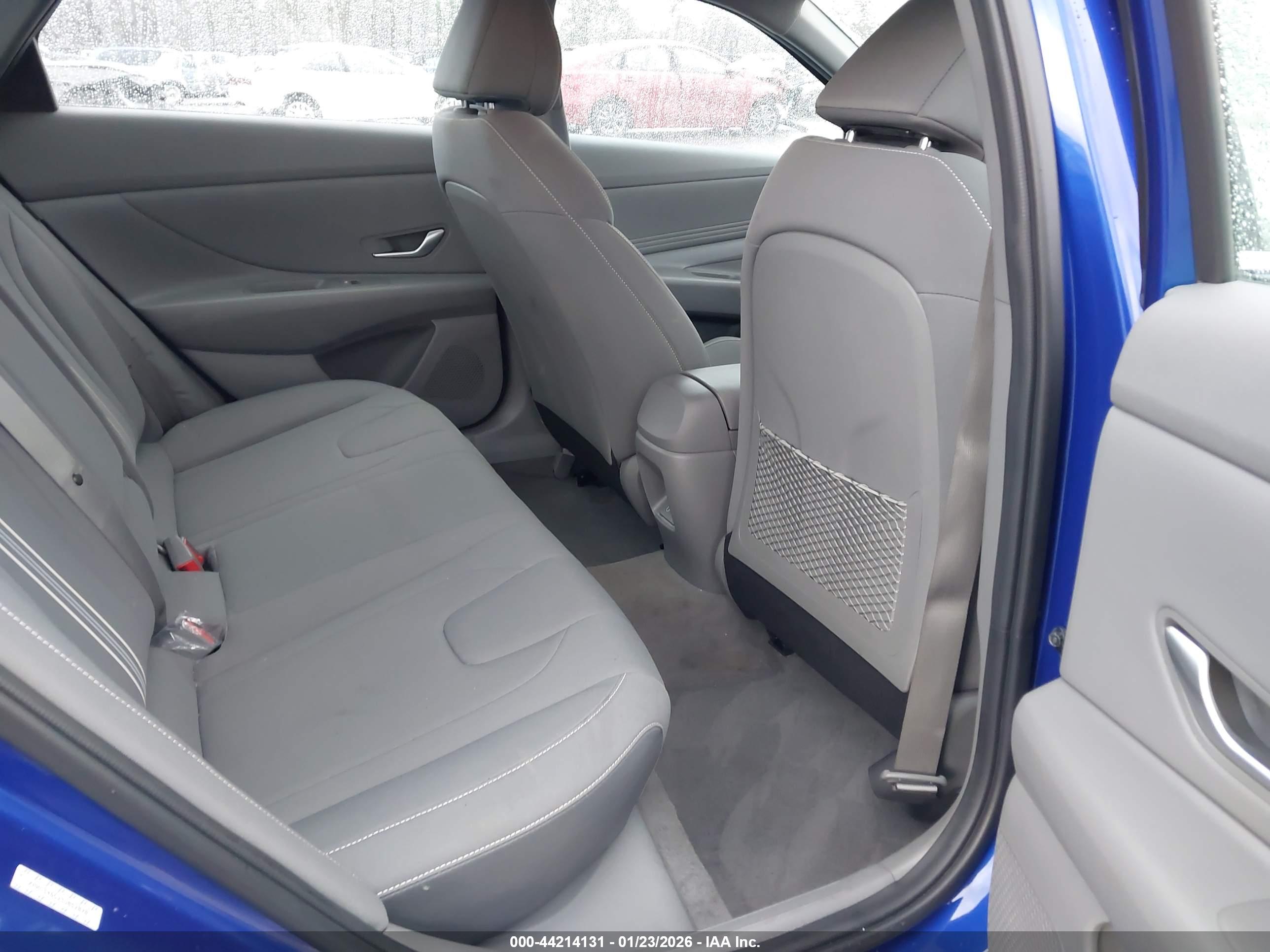 HYUNDAI ELANTRA image 8