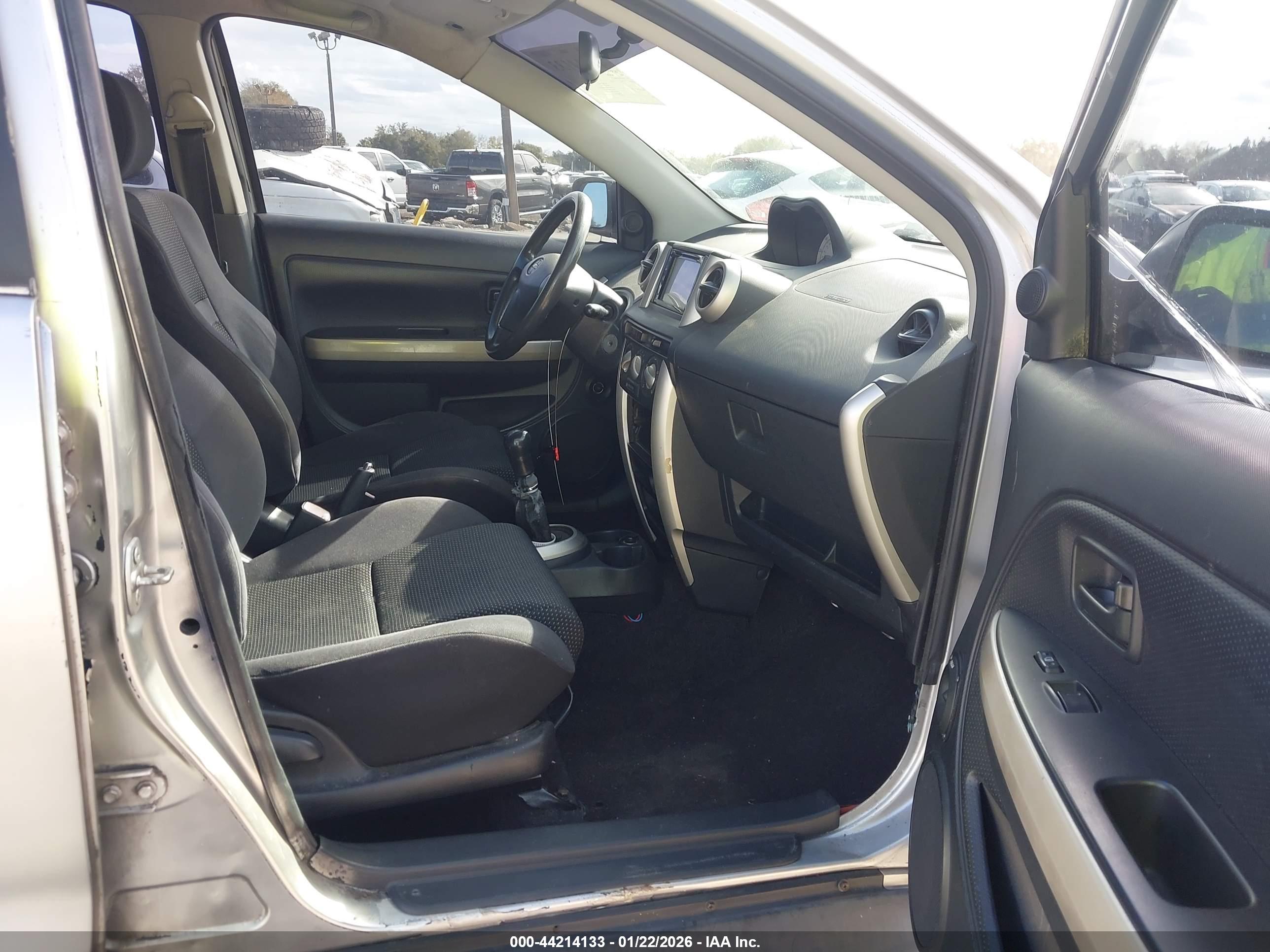 SCION XA image 5