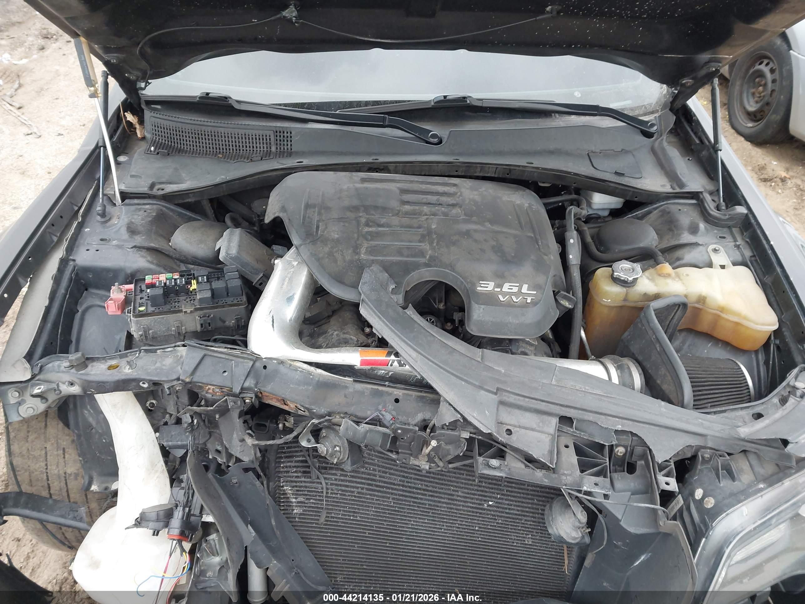 CHRYSLER 300 image 10