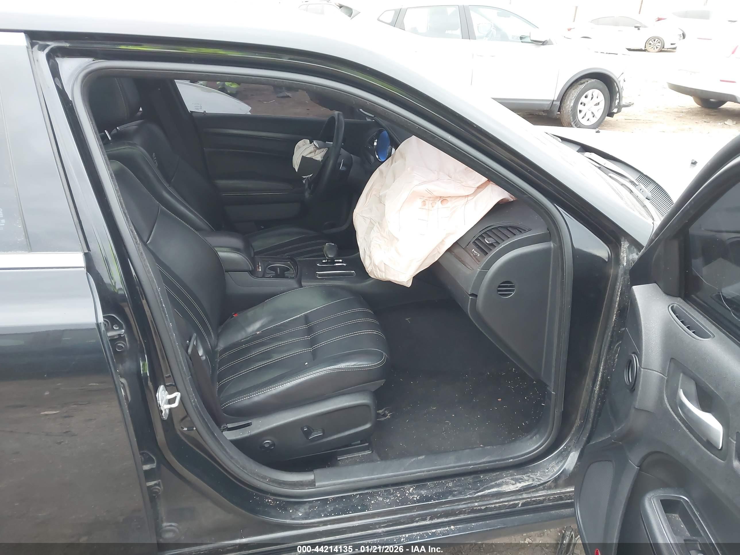 CHRYSLER 300 image 5