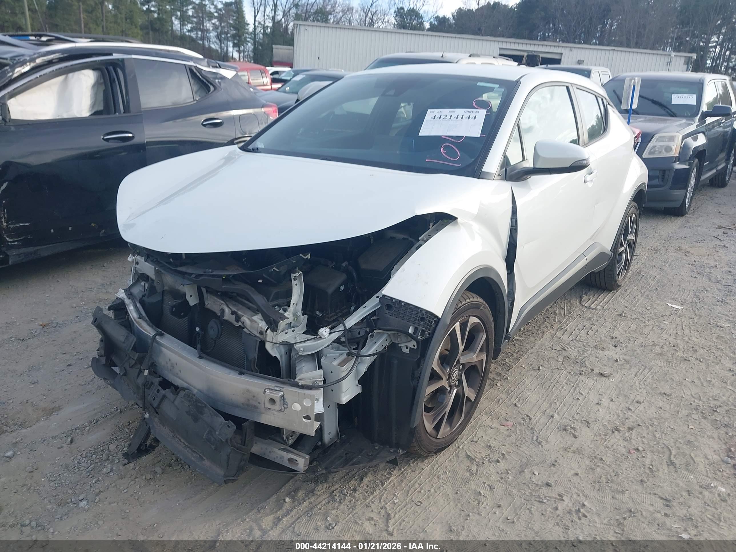 TOYOTA C-HR image 2
