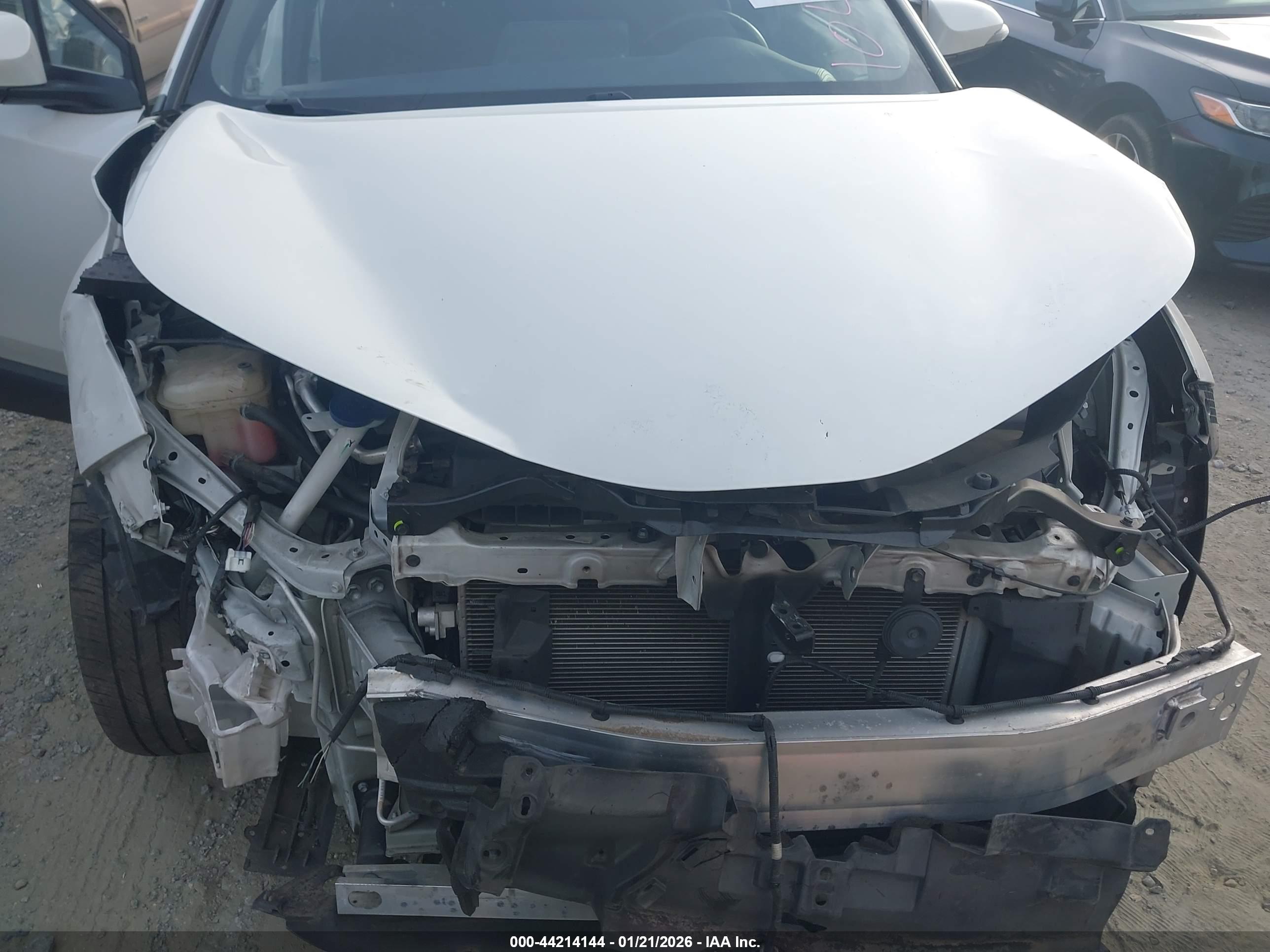 TOYOTA C-HR image 6