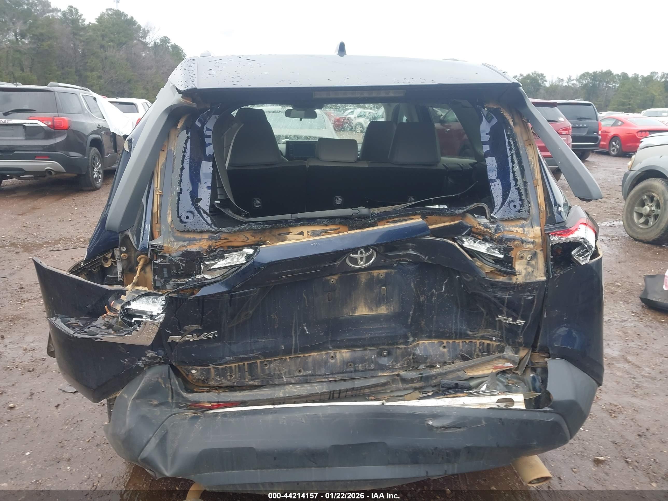 TOYOTA RAV4 image 6