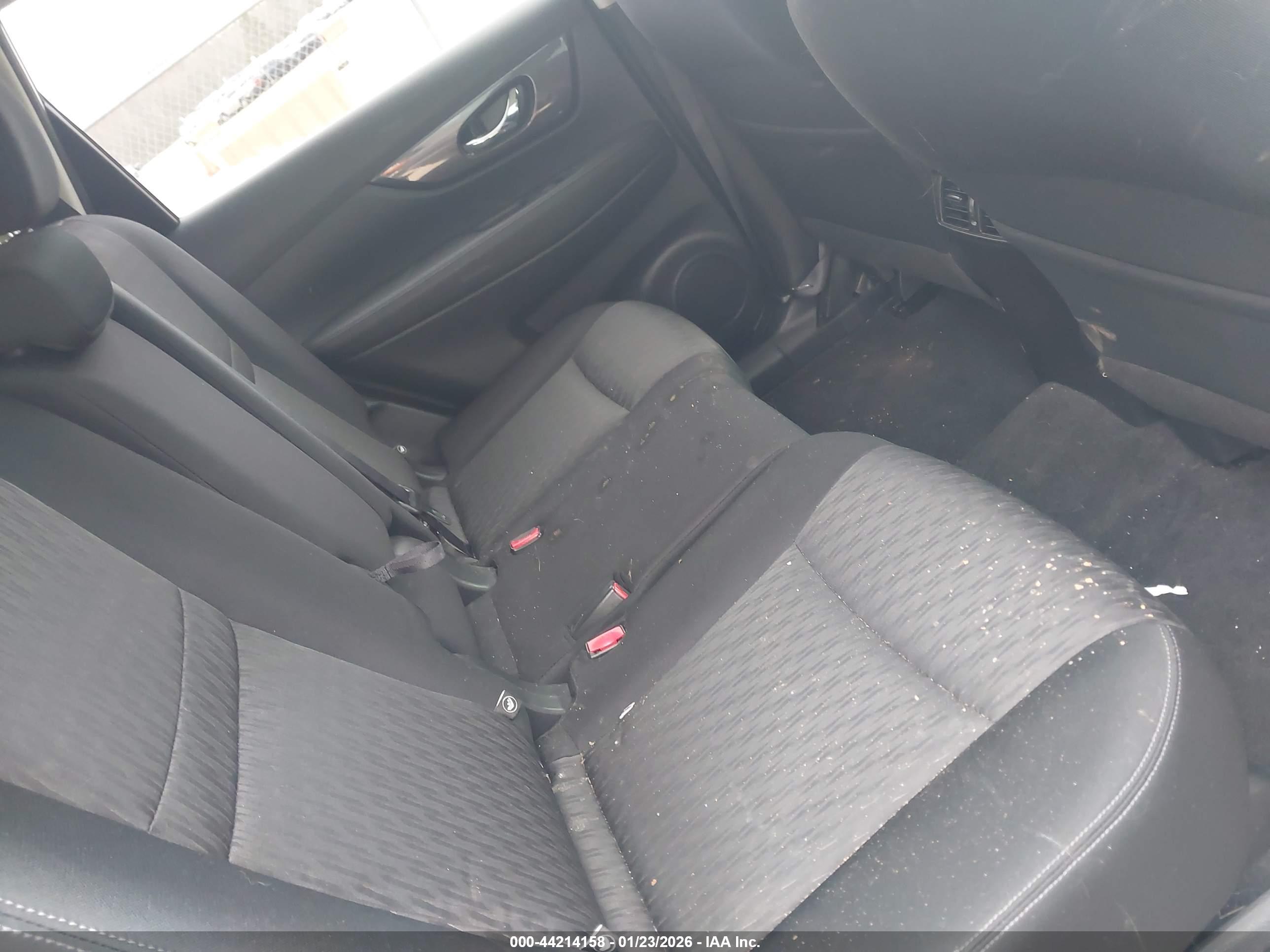 NISSAN ROGUE image 8