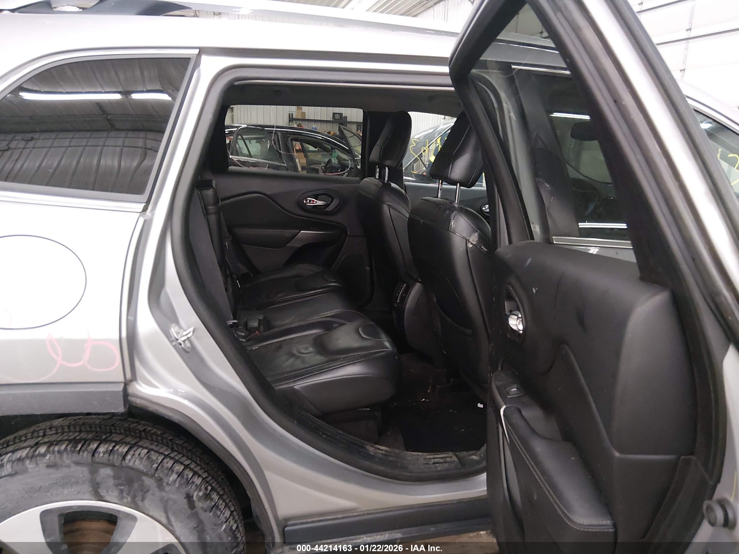 JEEP CHEROKEE image 8