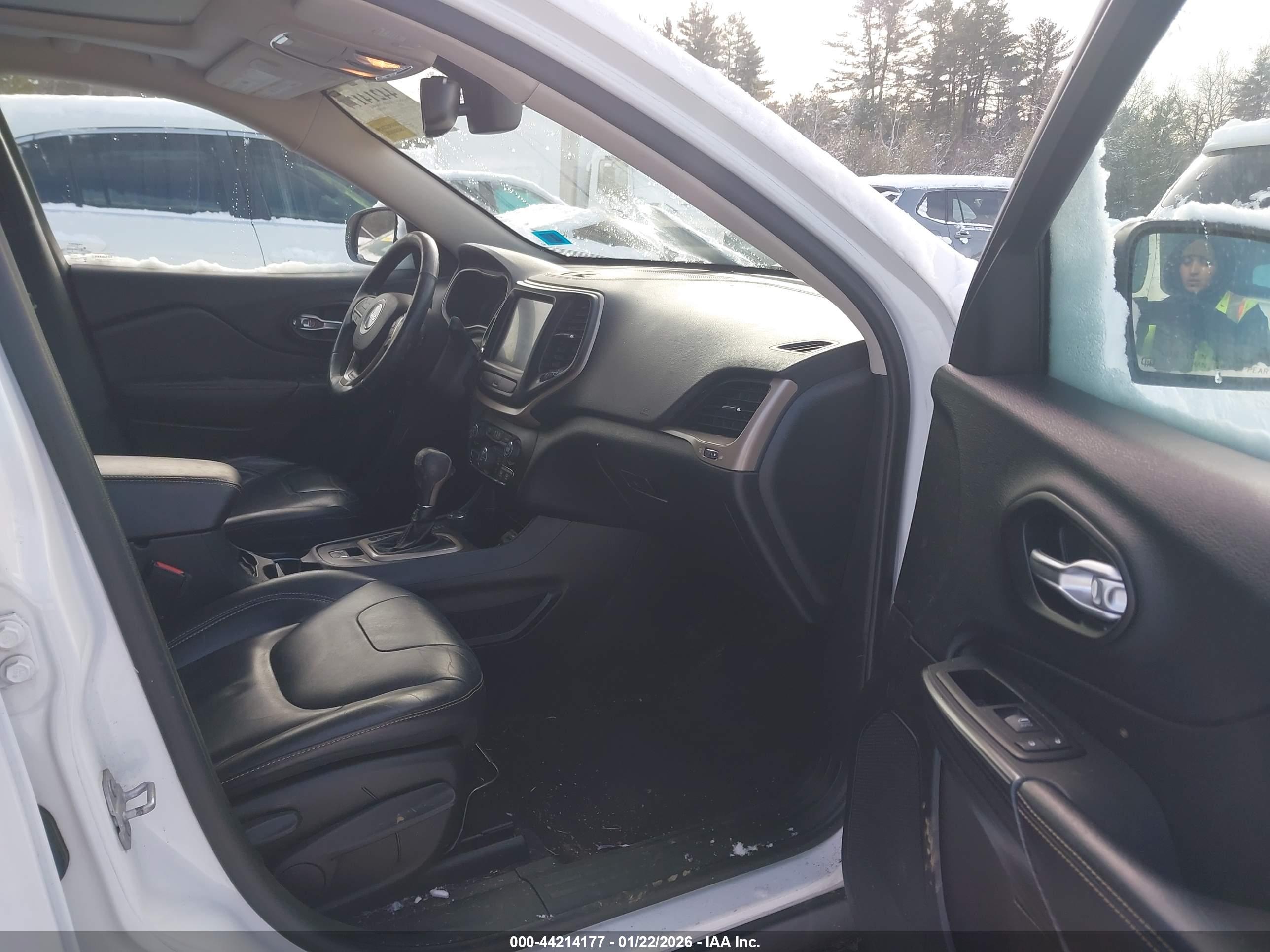 JEEP CHEROKEE image 8