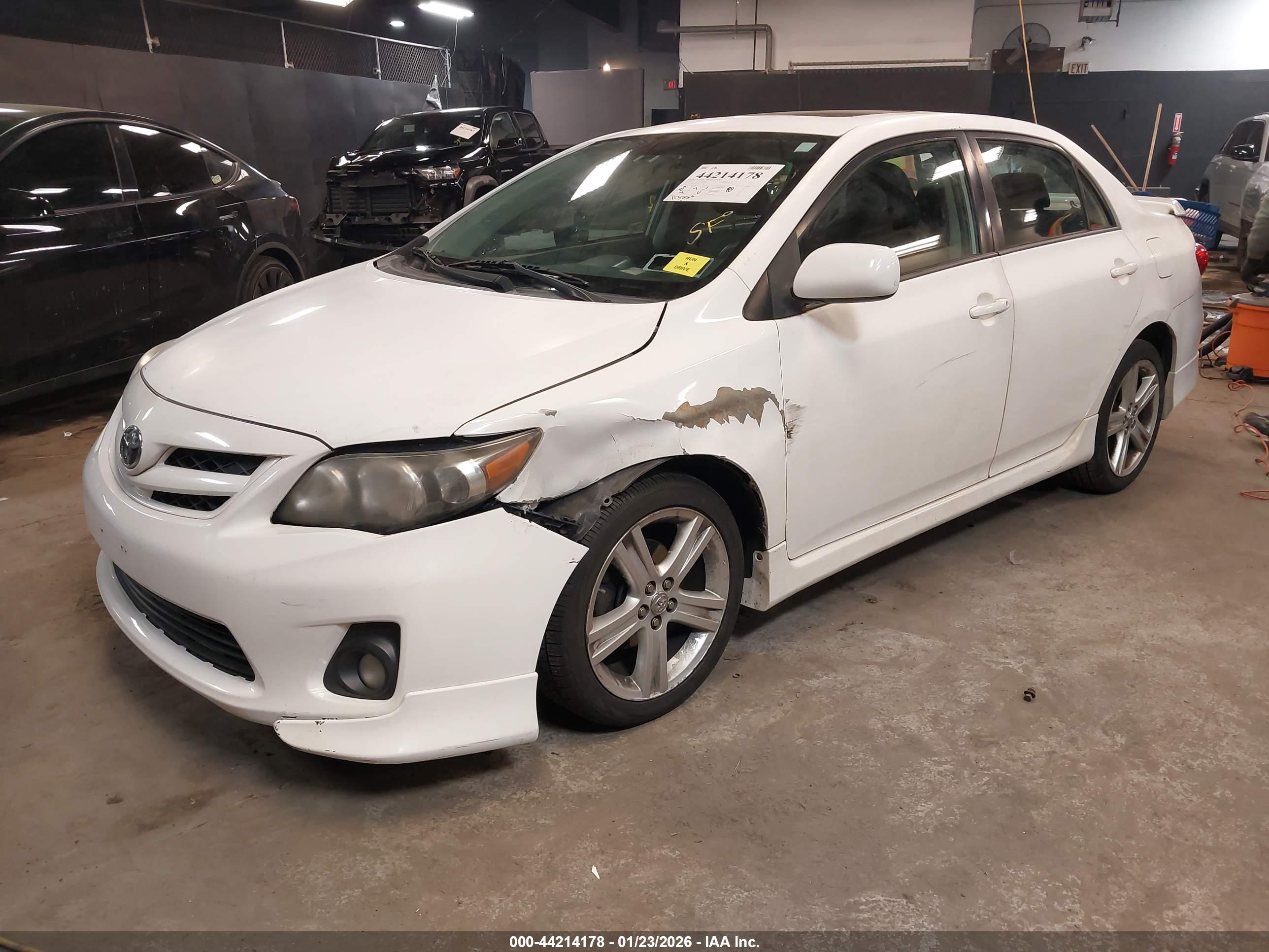 TOYOTA COROLLA image 2