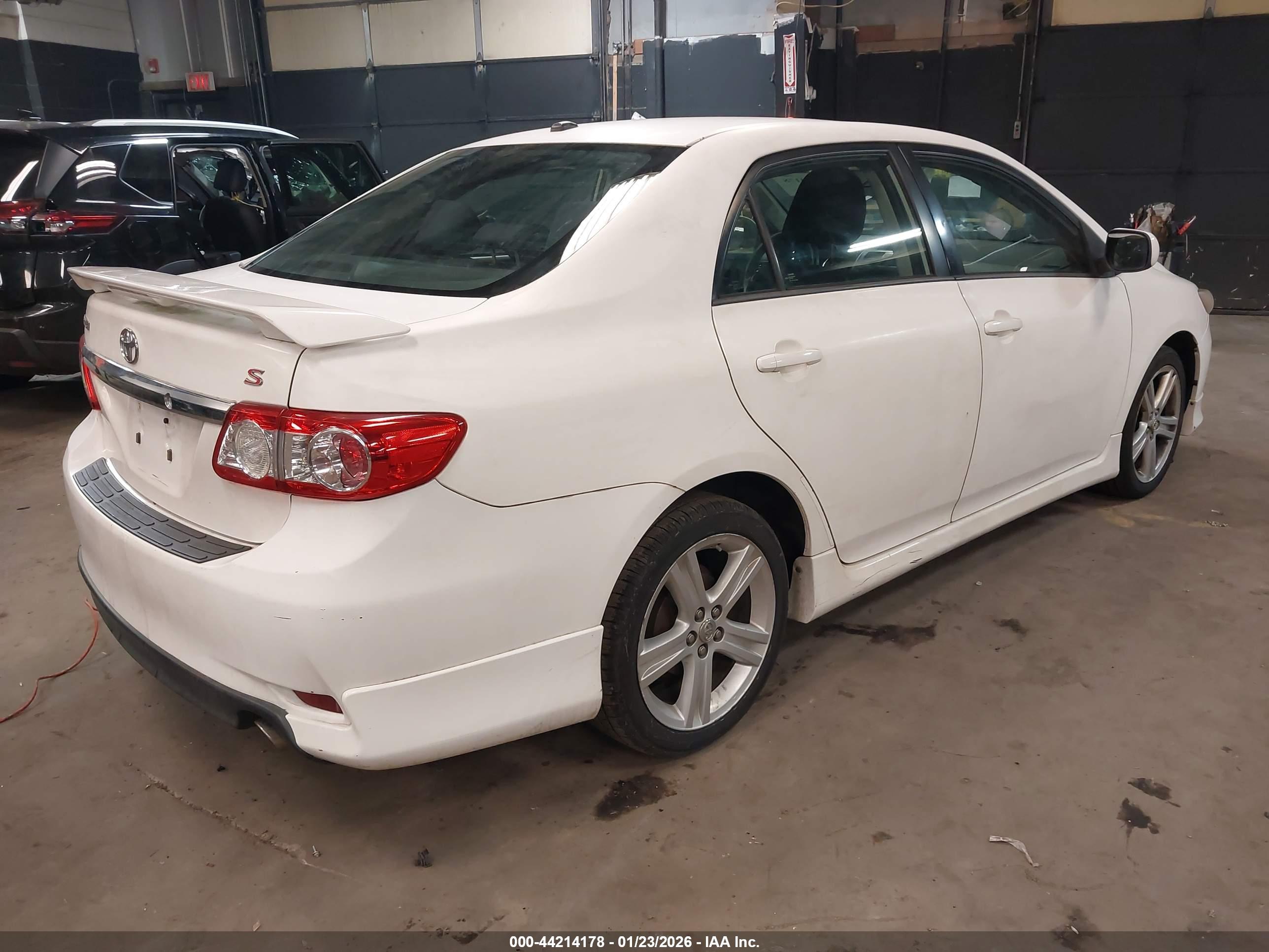 TOYOTA COROLLA image 4