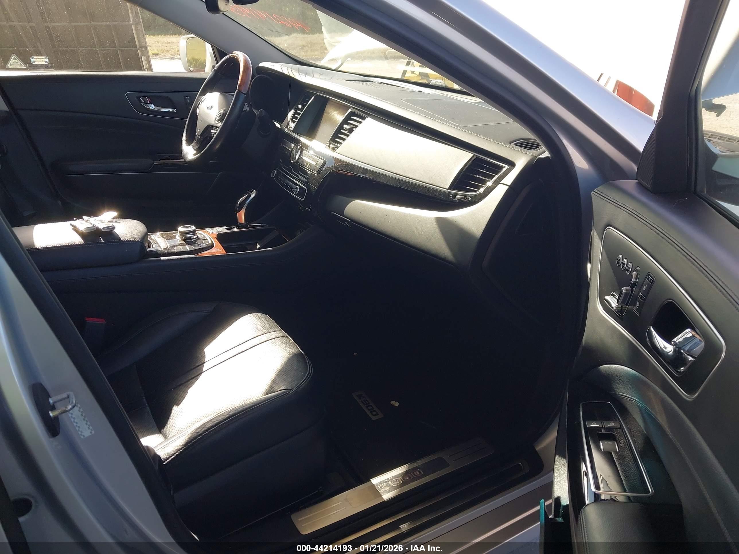 KIA K900 image 5