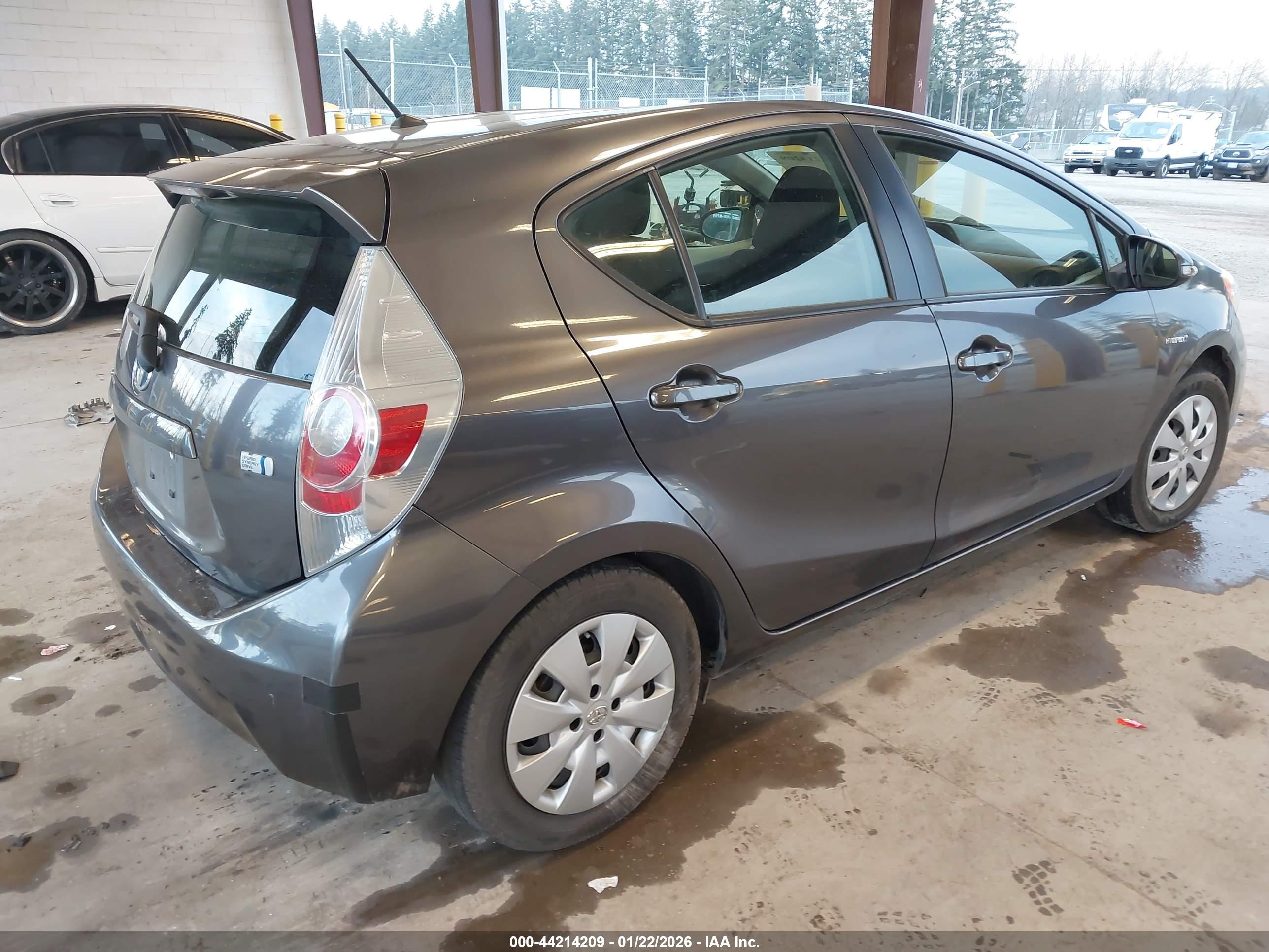 TOYOTA PRIUS image 4