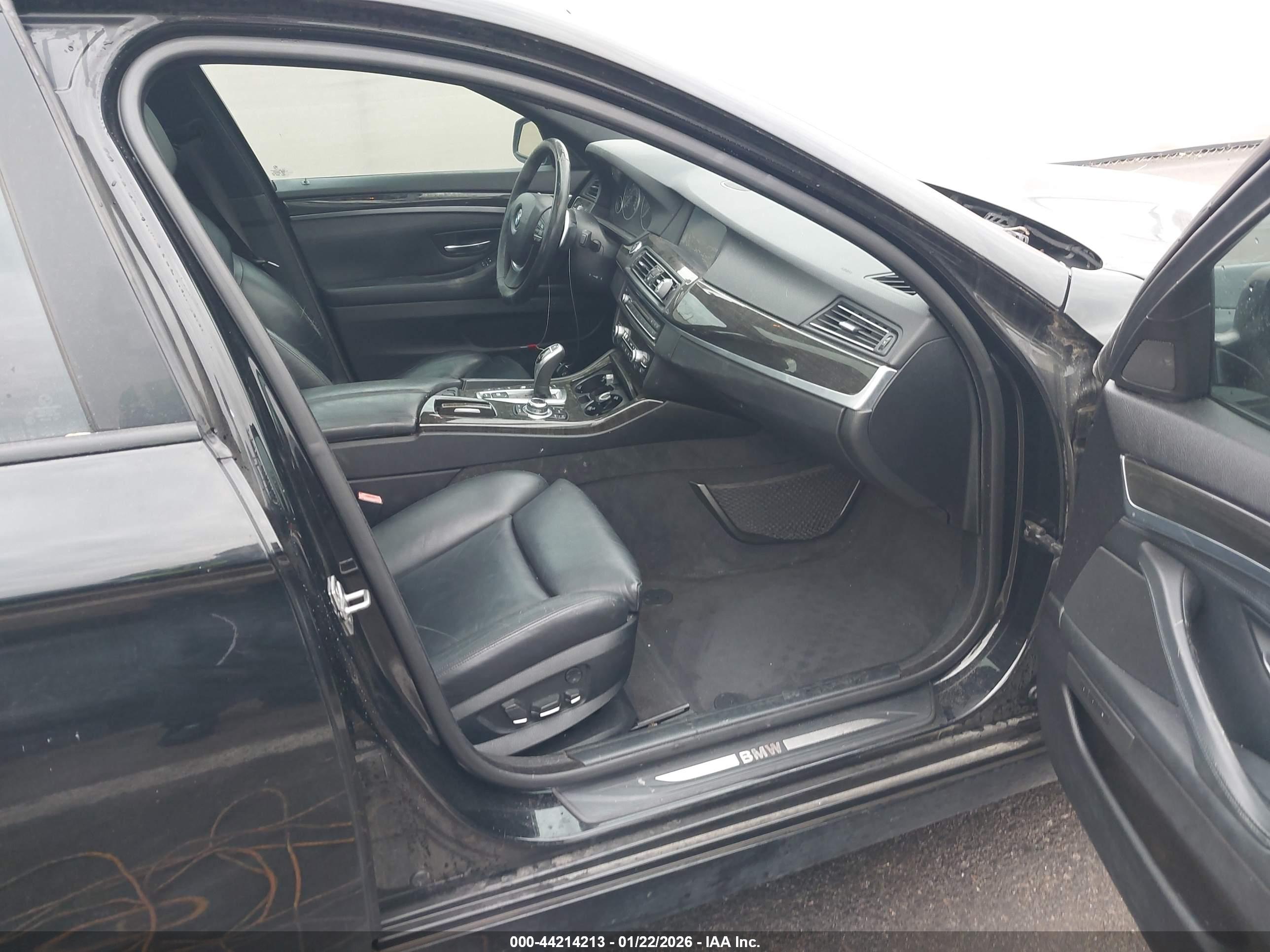 BMW 550I image 5
