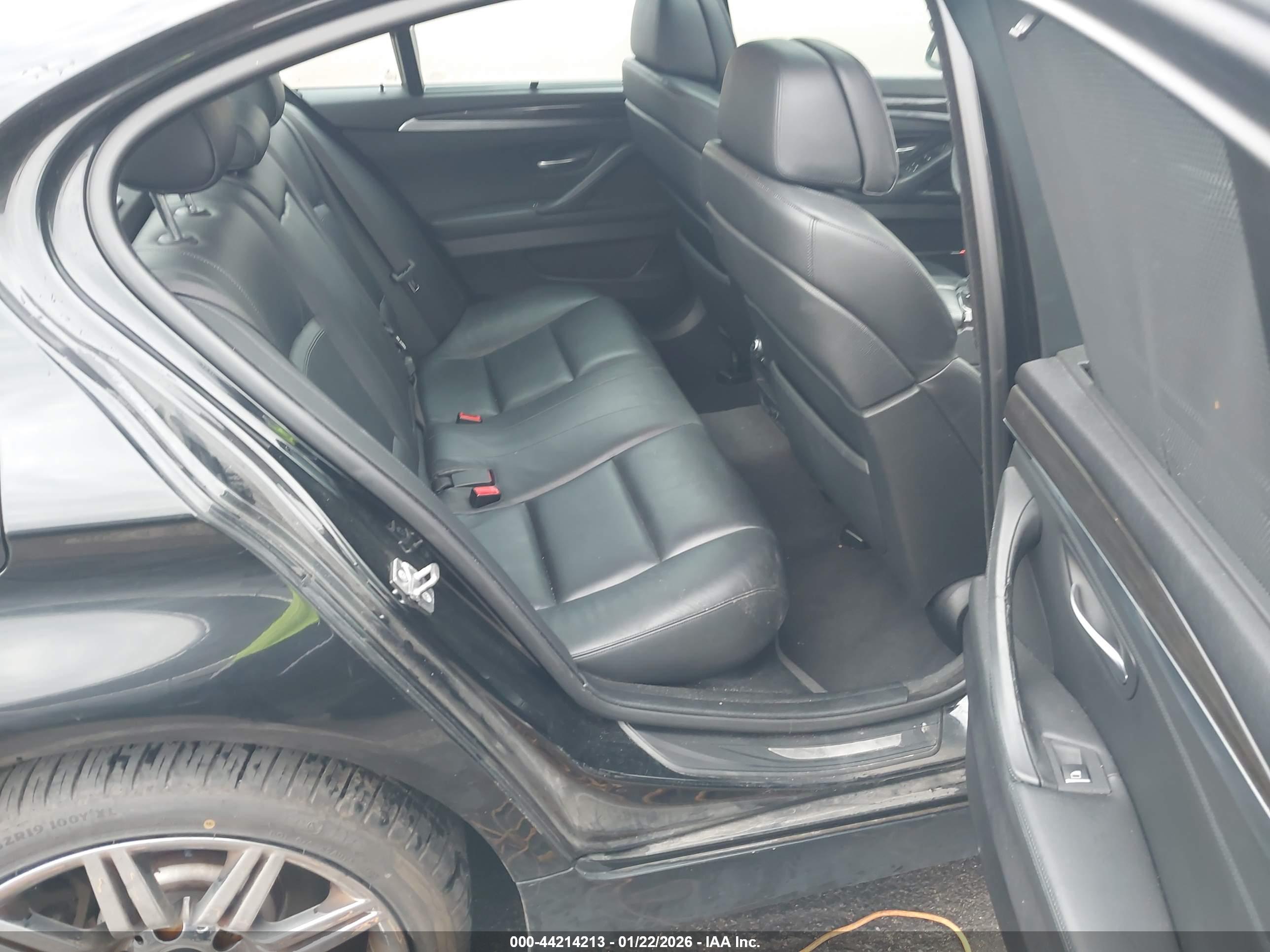 BMW 550I image 8