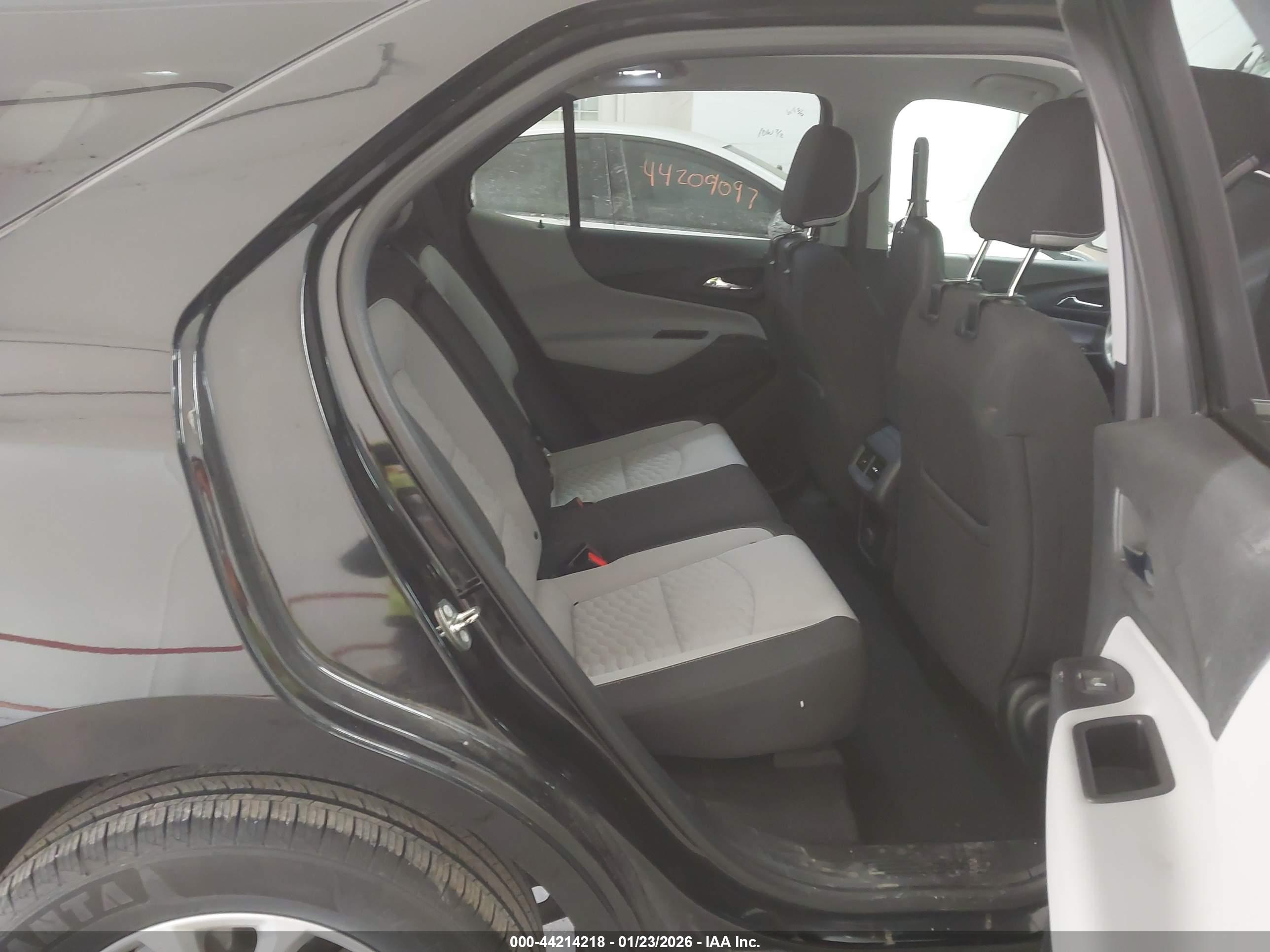 CHEVROLET EQUINOX image 8