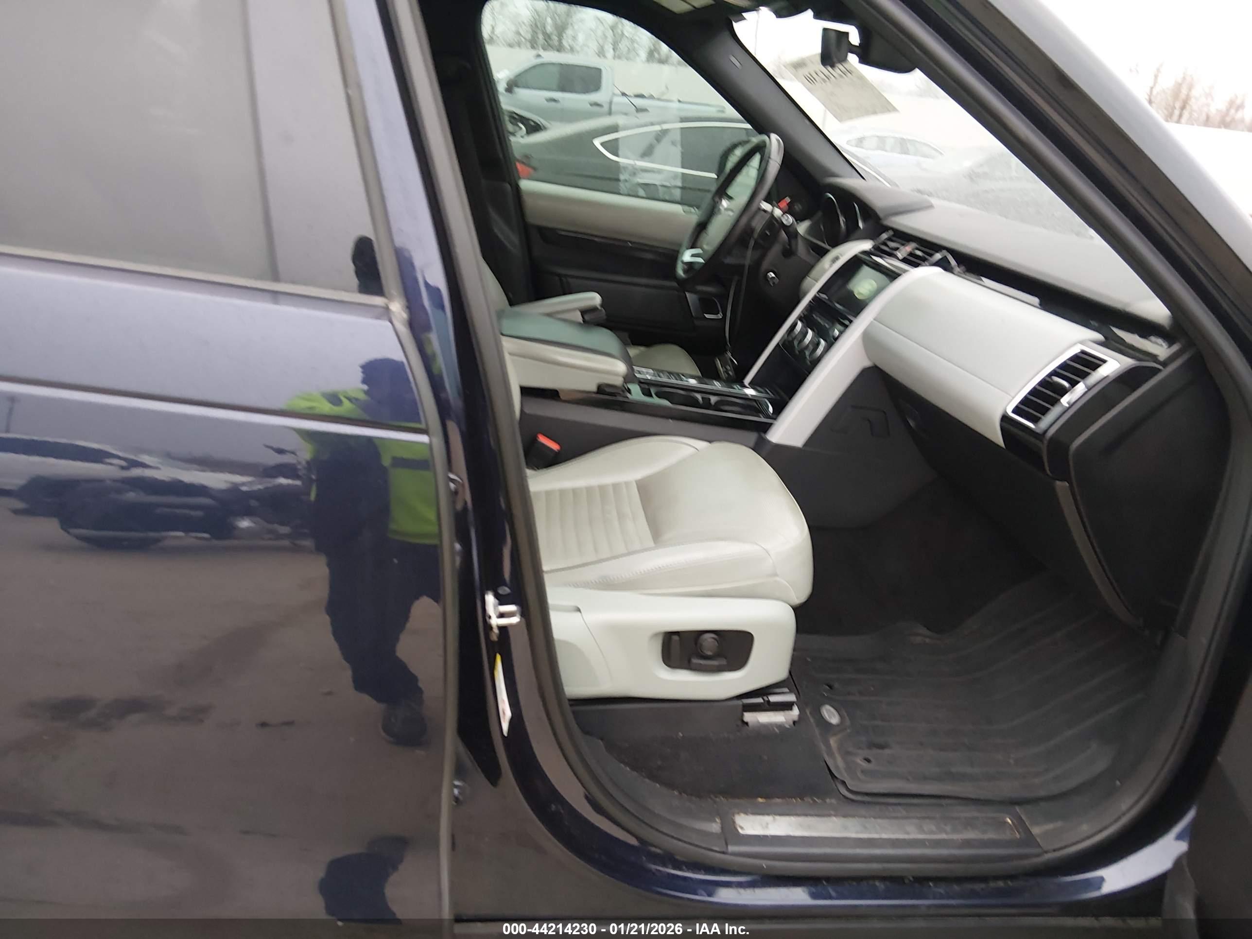 LAND ROVER image 5
