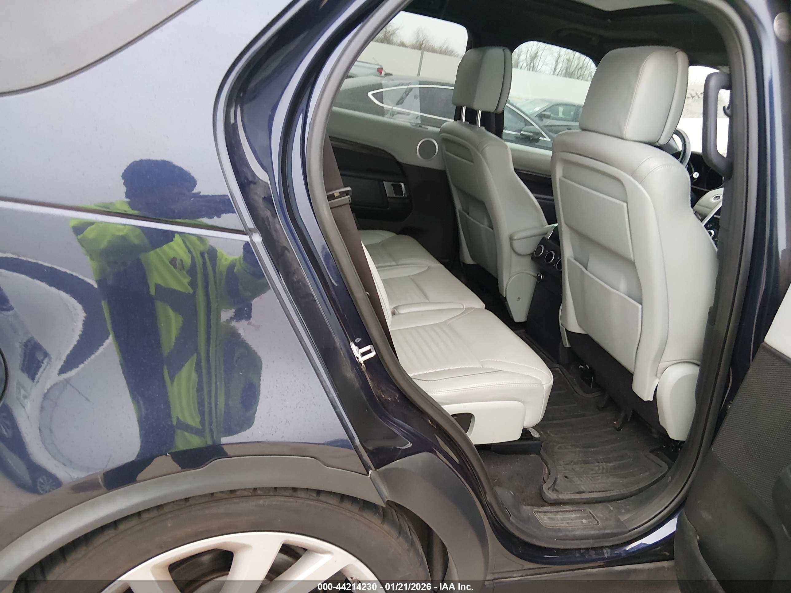 LAND ROVER image 8