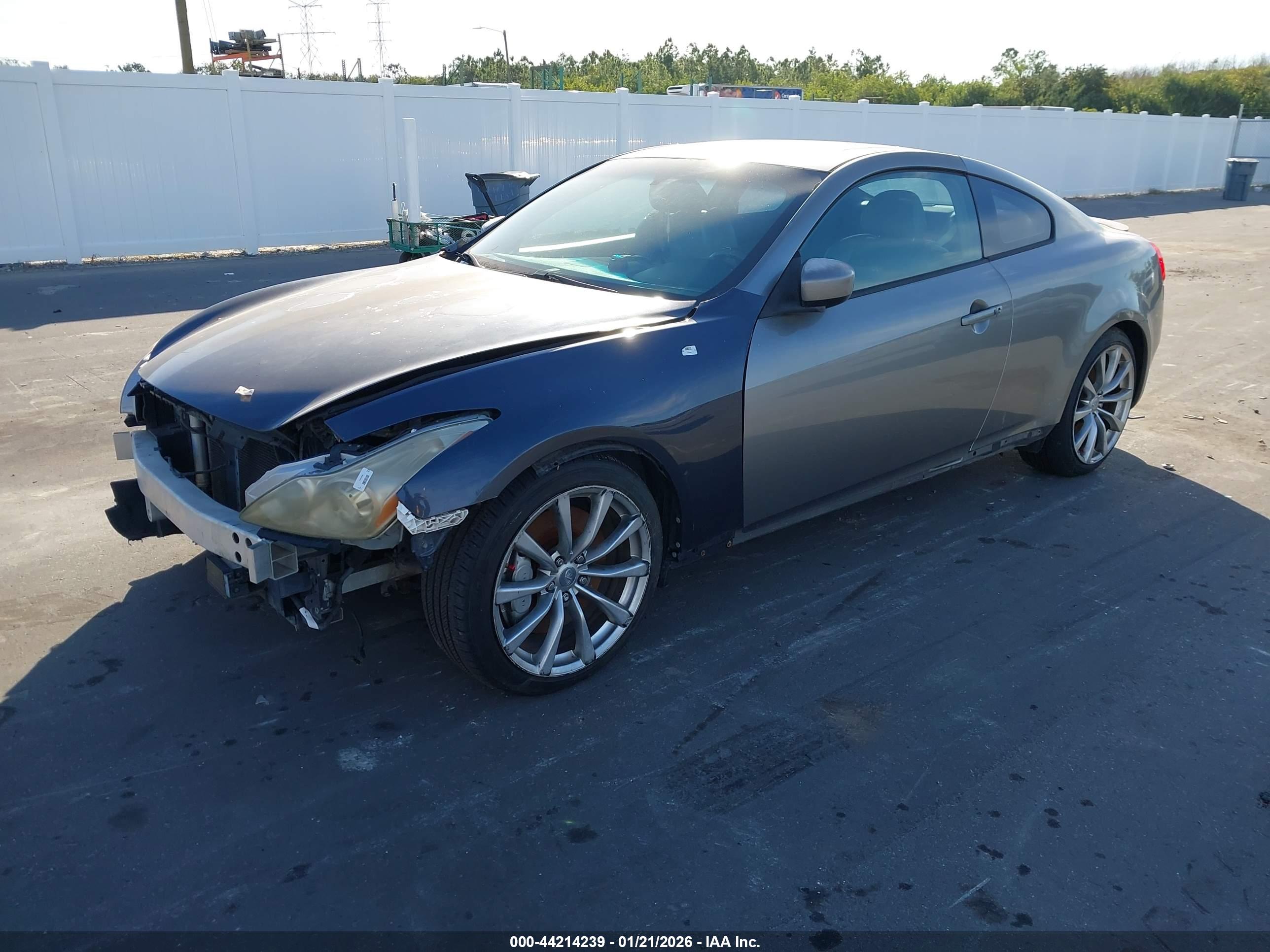 INFINITI G37 image 2