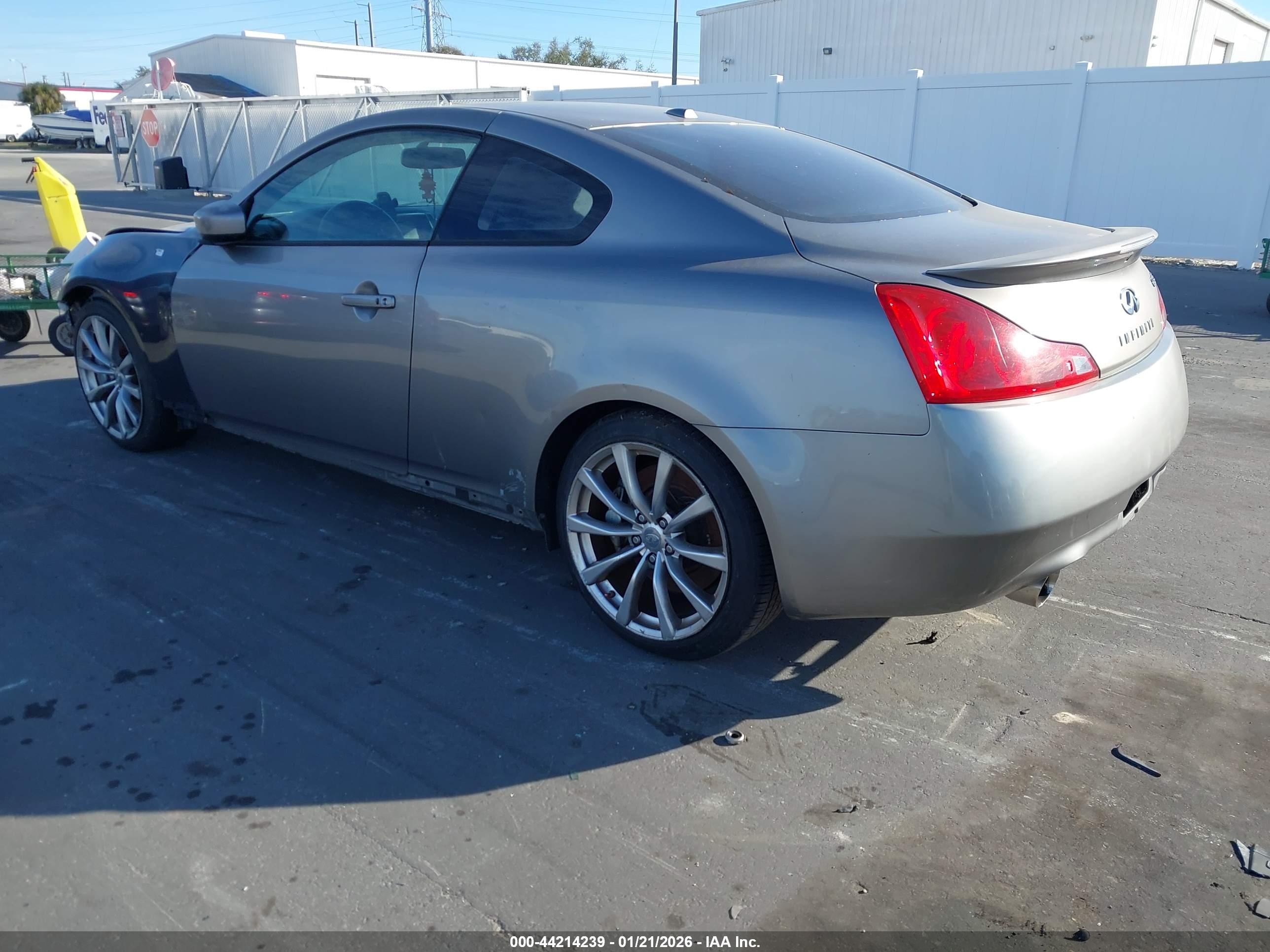 INFINITI G37 image 3