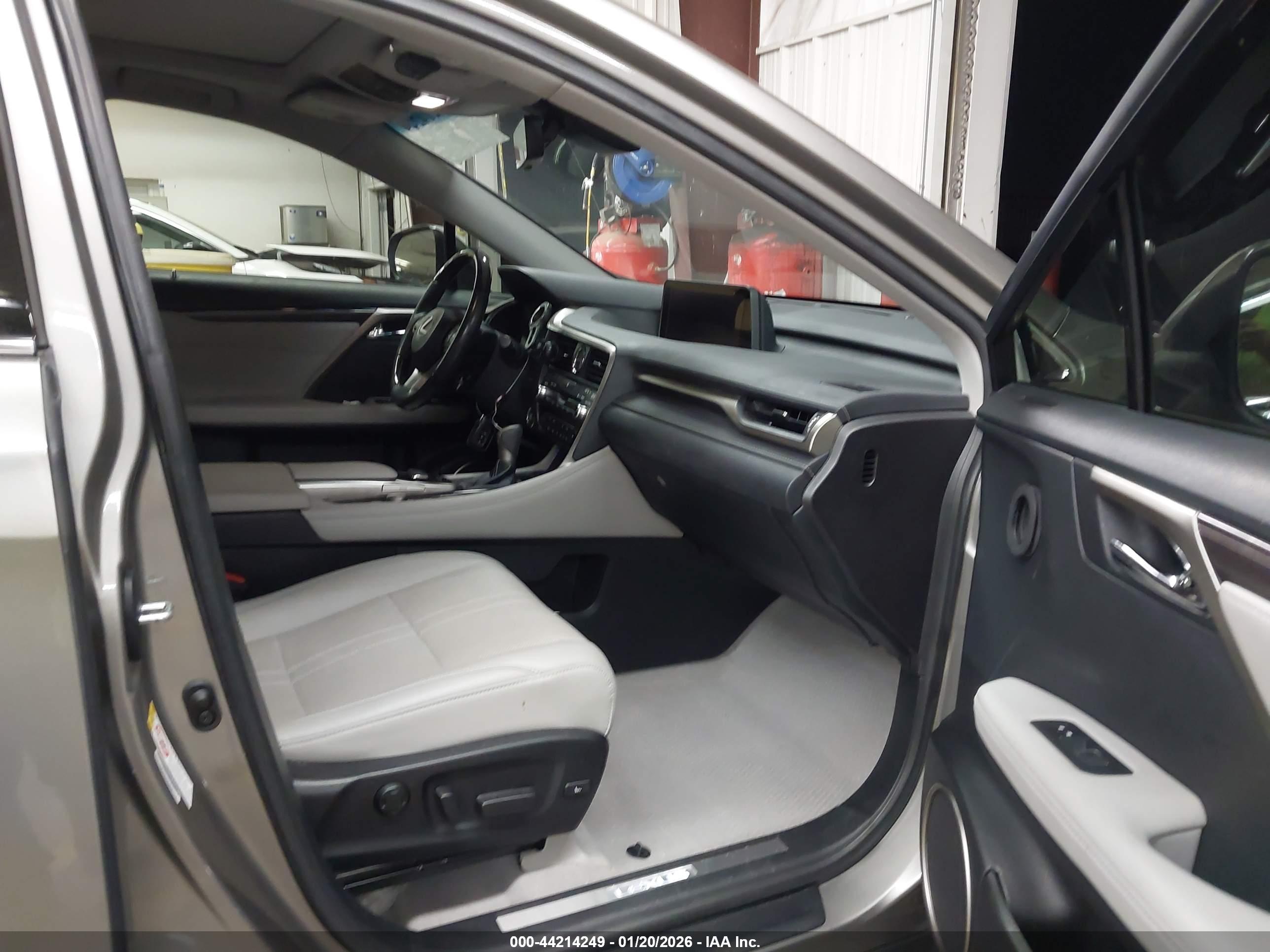 LEXUS RX image 5