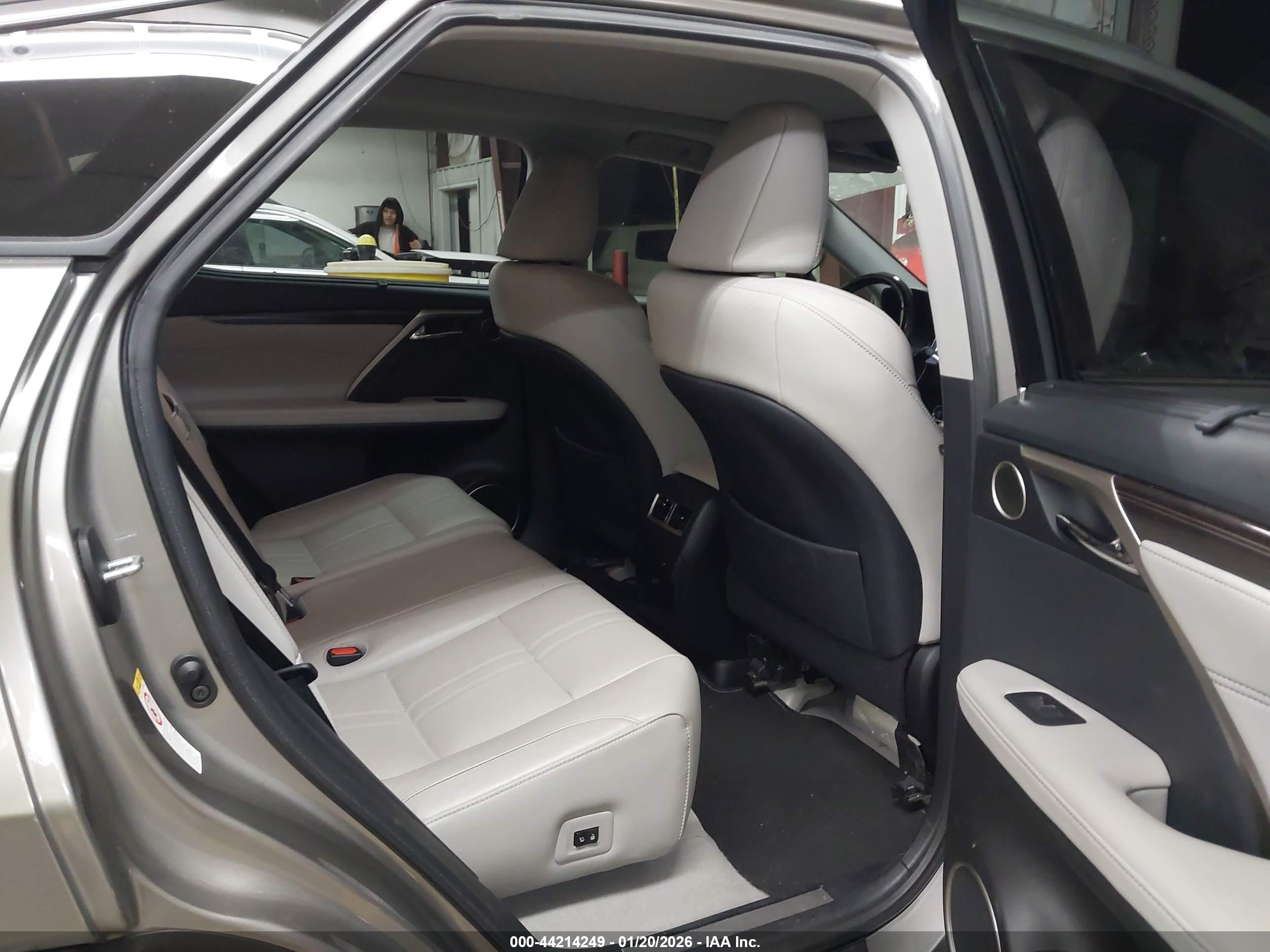 LEXUS RX image 8
