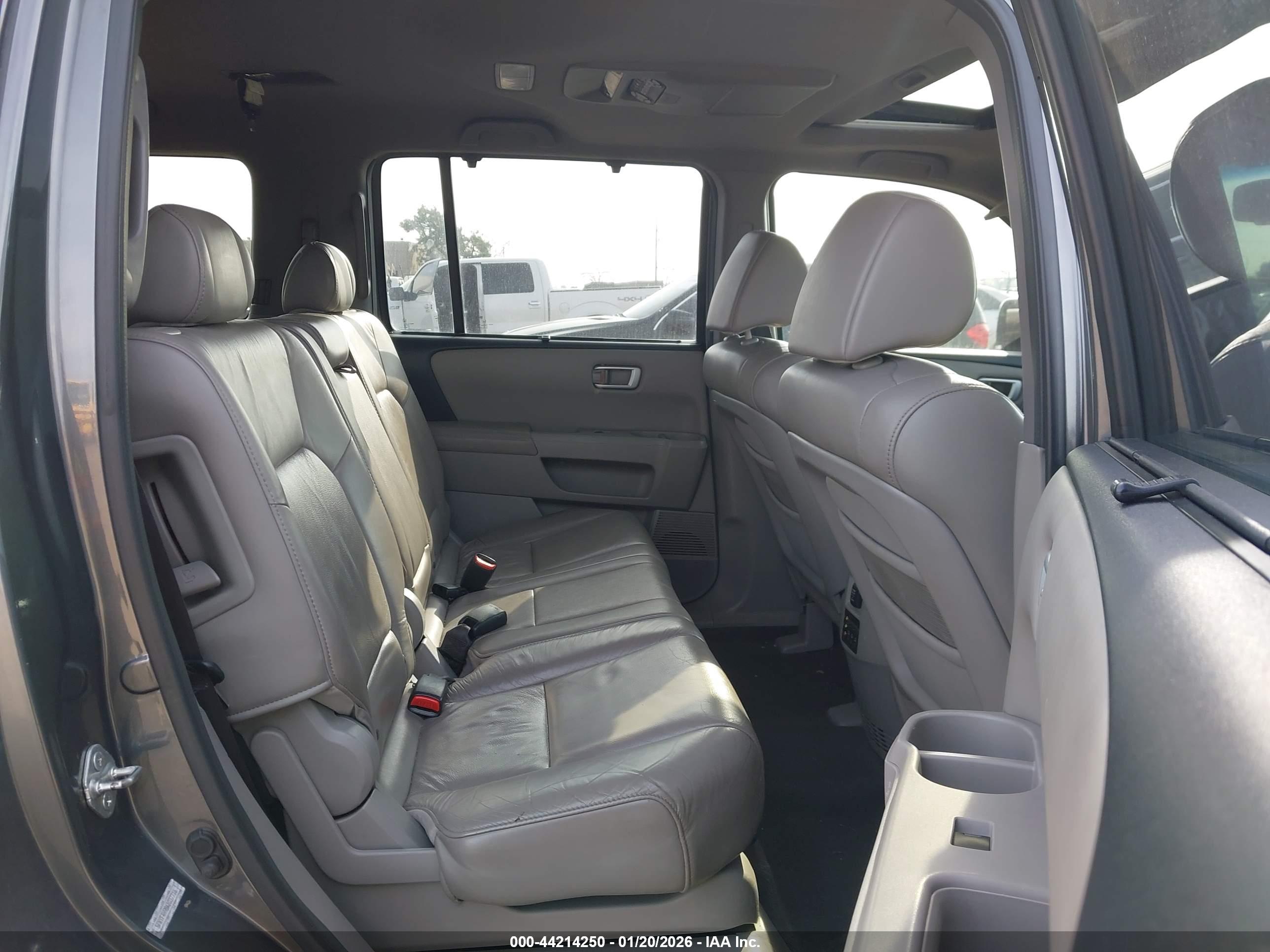 HONDA PILOT image 8