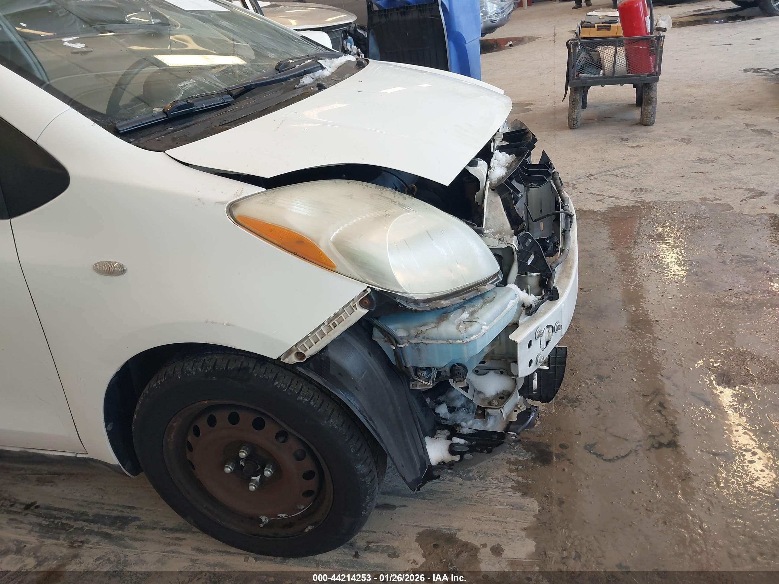 TOYOTA YARIS image 6