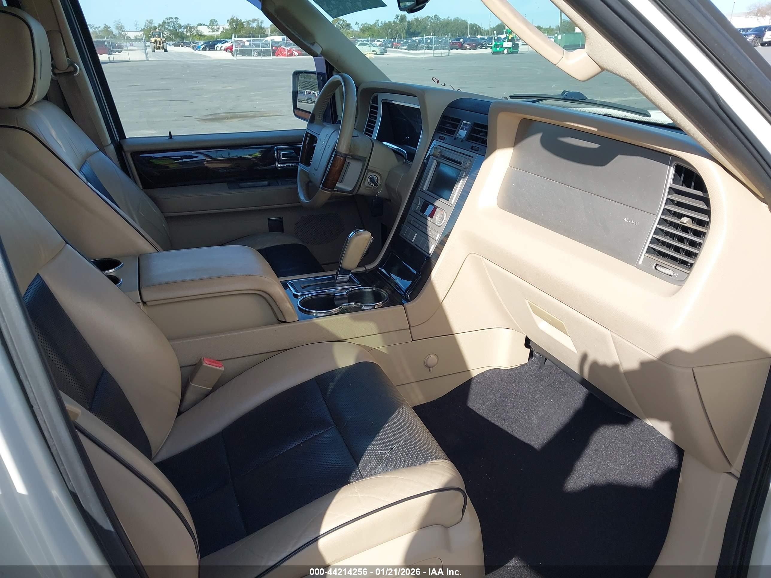 LINCOLN NAVIGATOR image 5
