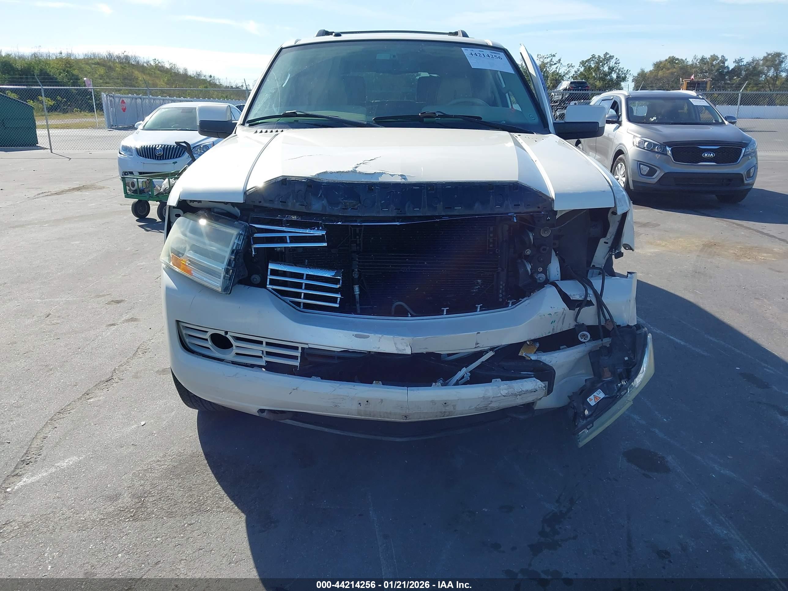 LINCOLN NAVIGATOR image 6
