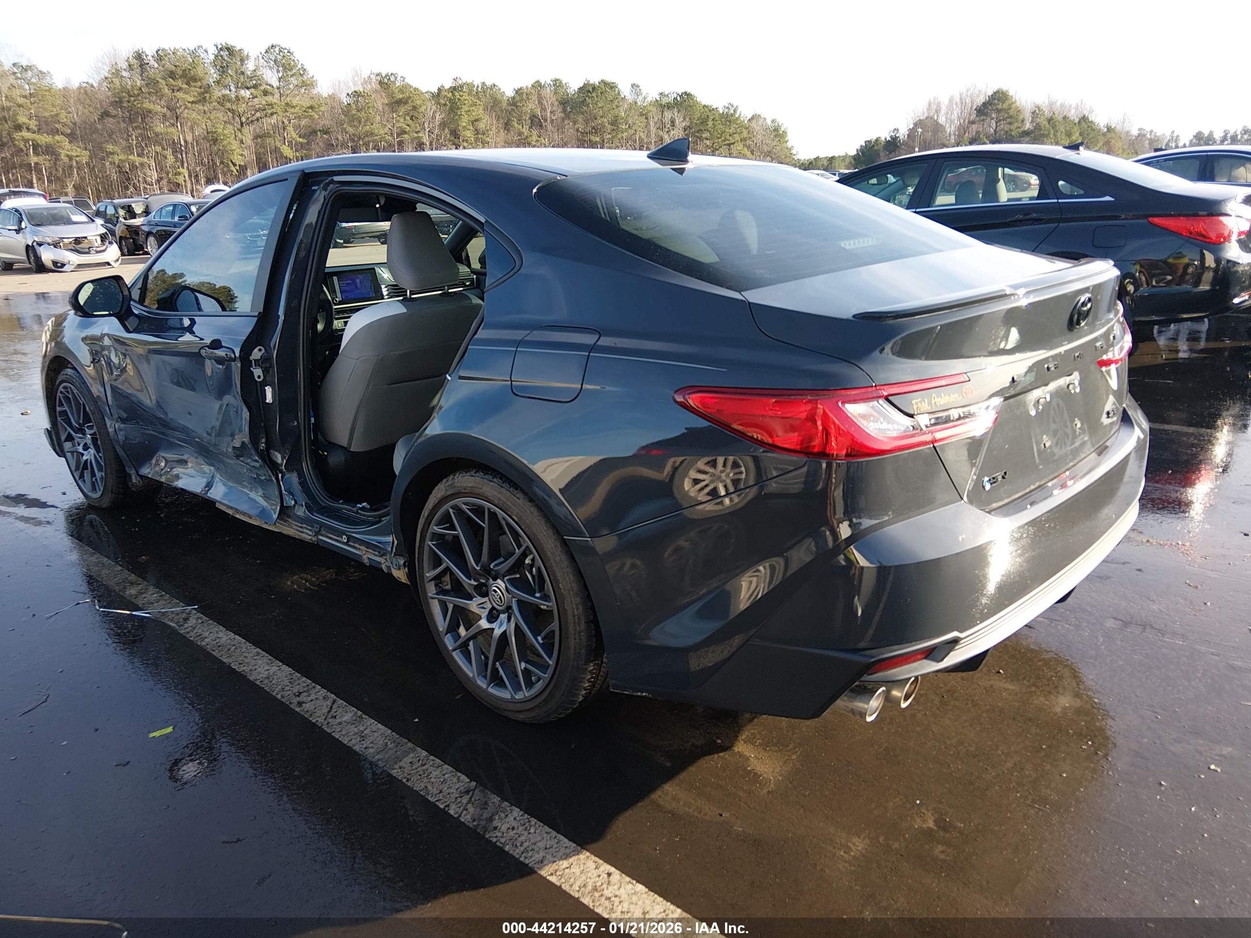 TOYOTA CAMRY image 3