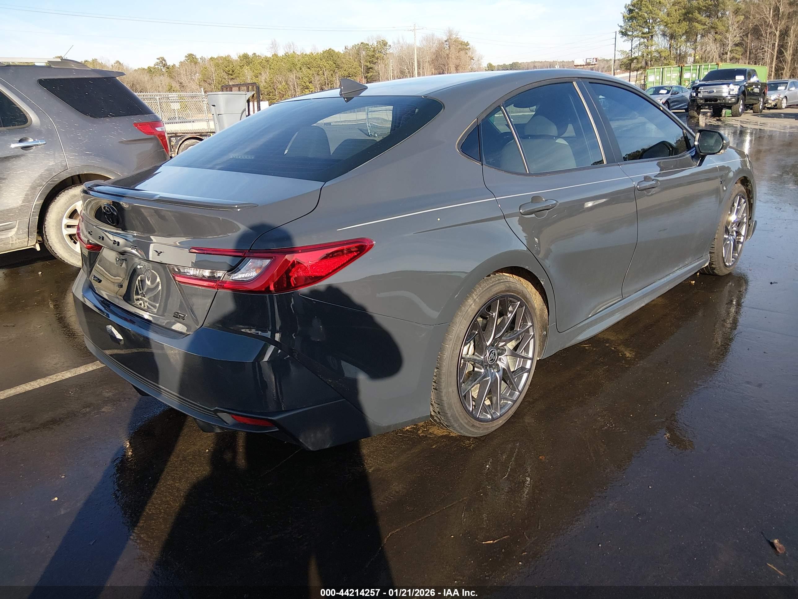 TOYOTA CAMRY image 4