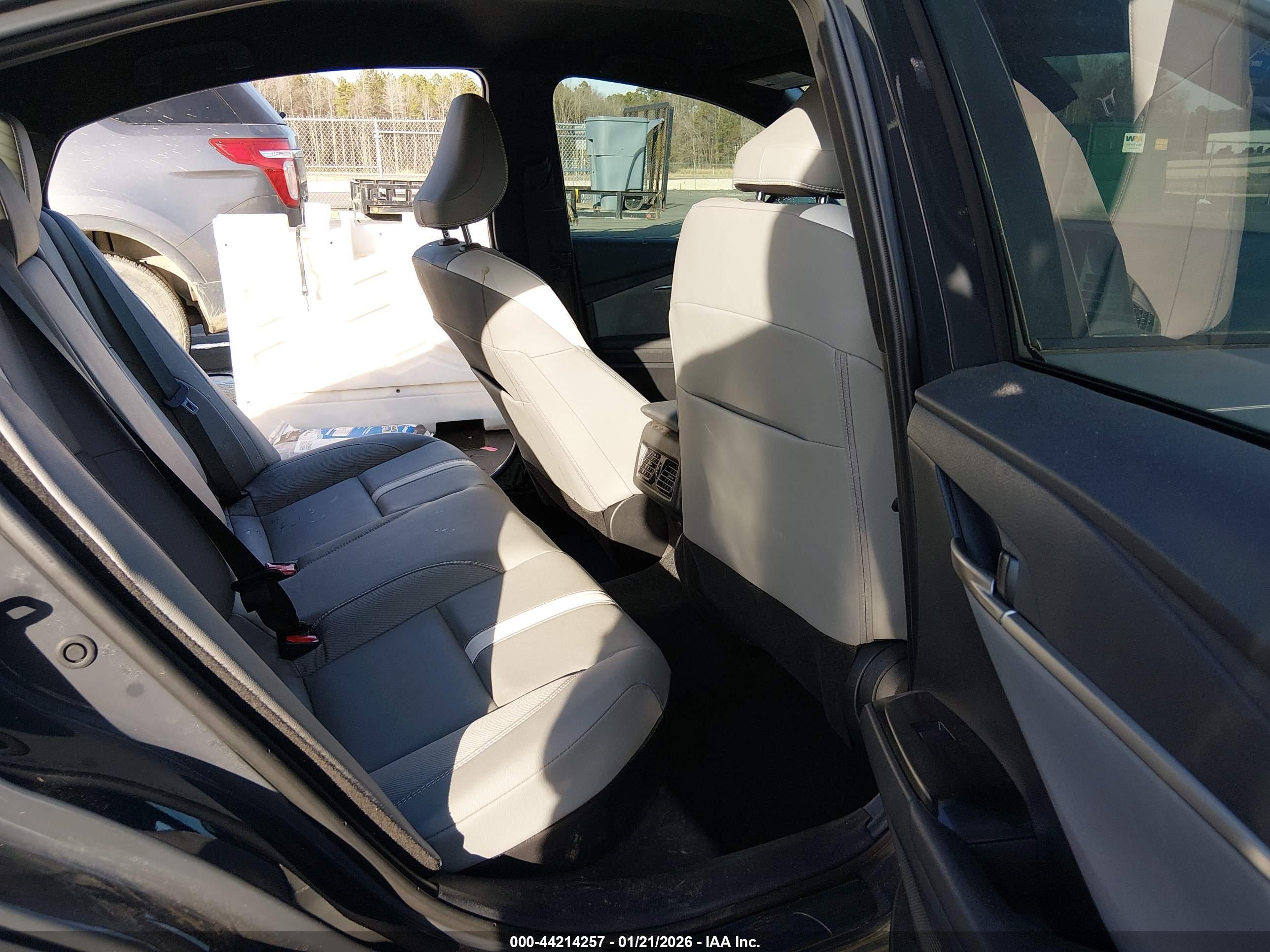 TOYOTA CAMRY image 8