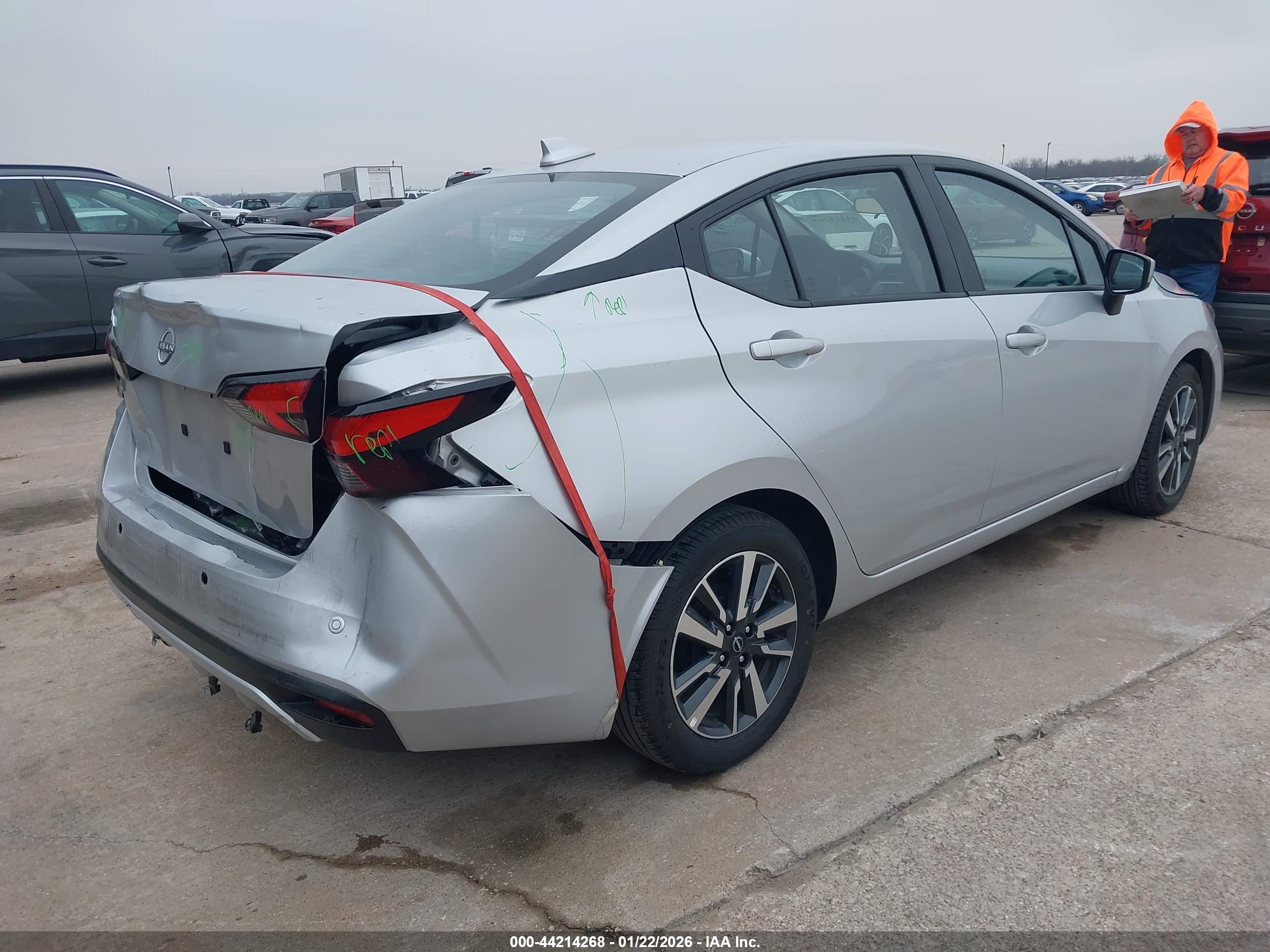 NISSAN VERSA image 4