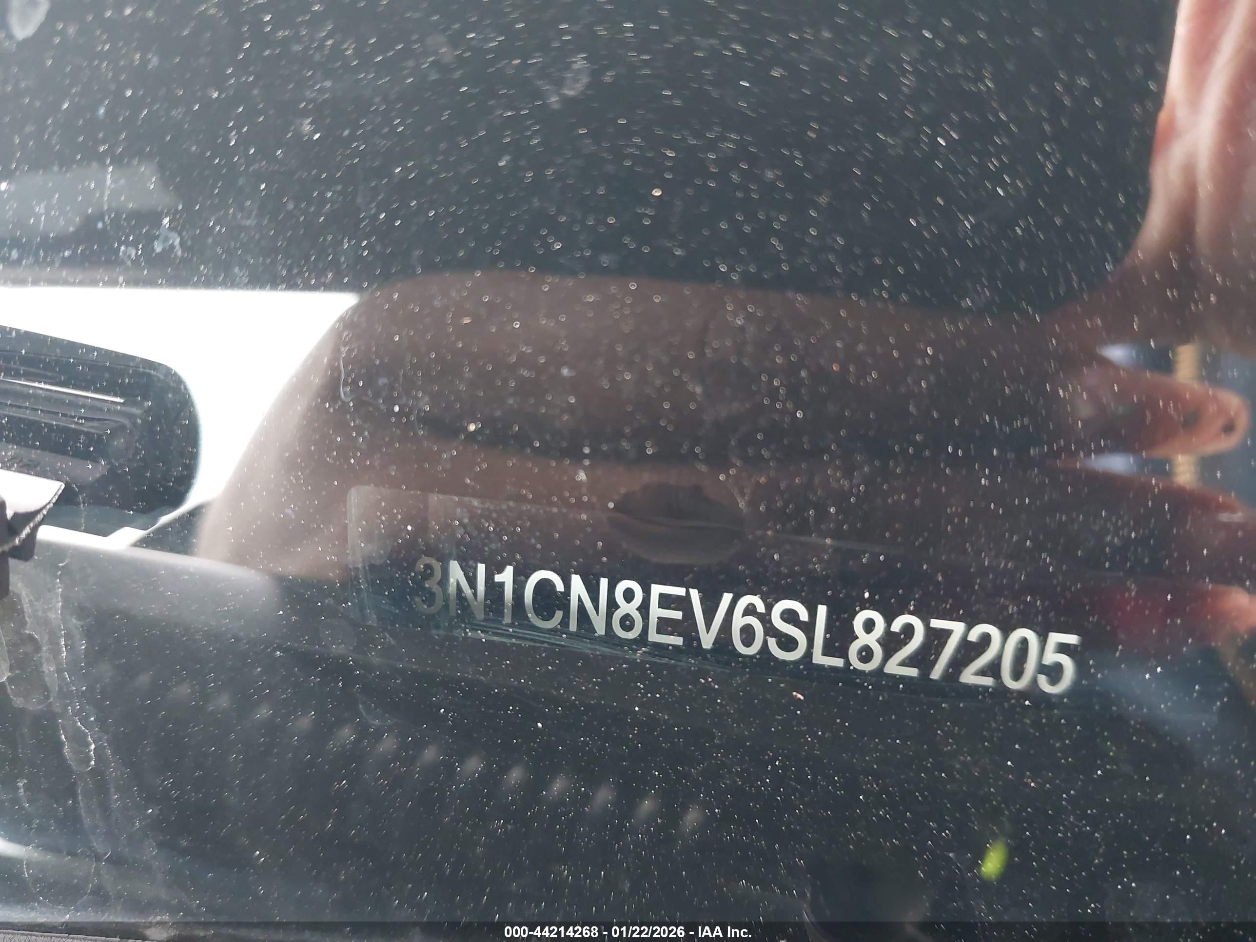 NISSAN VERSA image 9