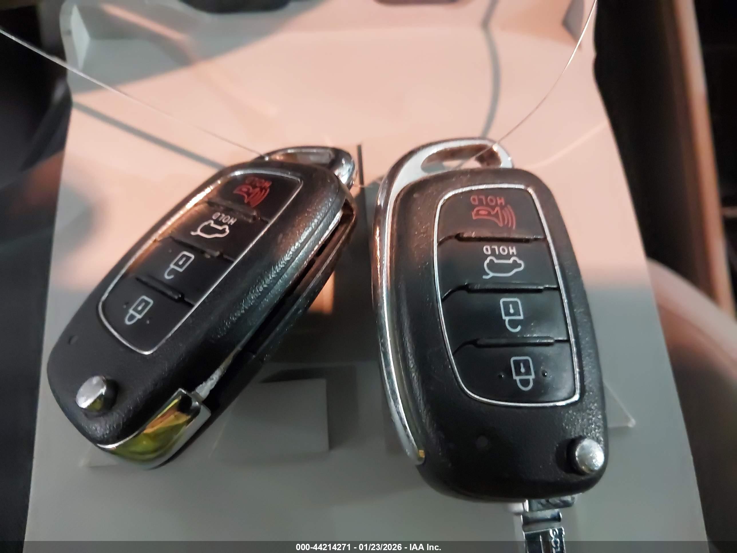 HYUNDAI TUCSON image 11