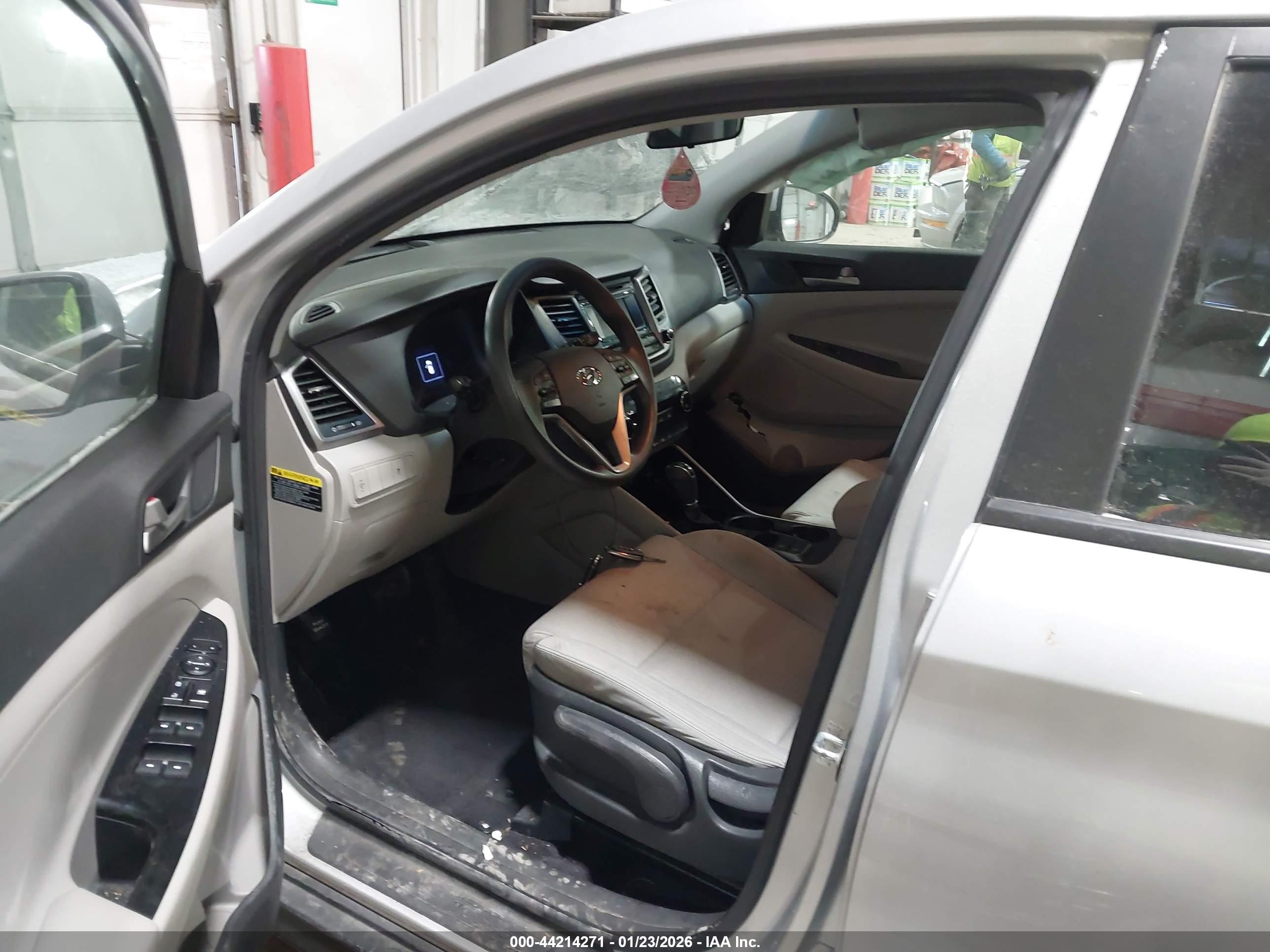 HYUNDAI TUCSON image 5
