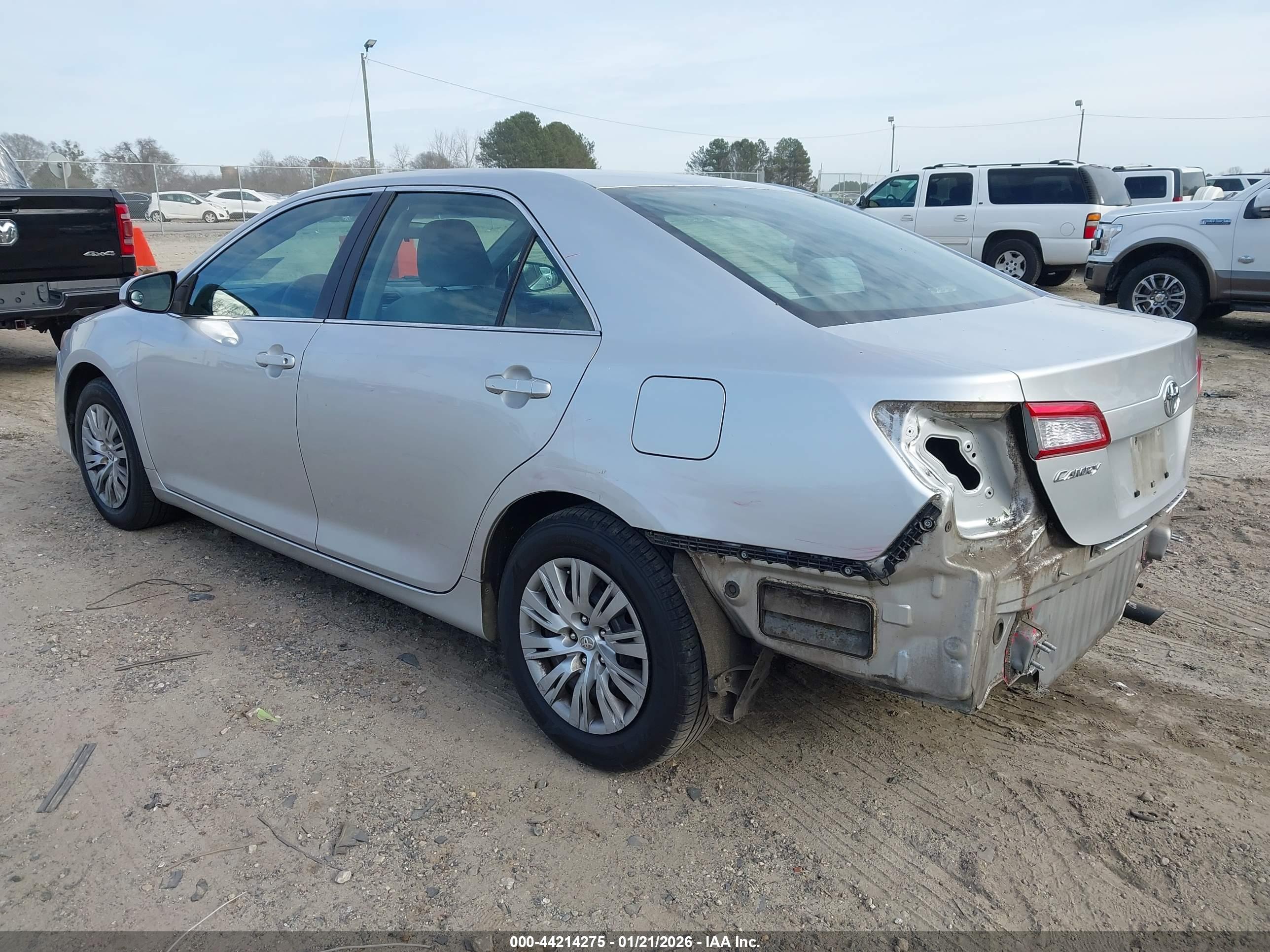 TOYOTA CAMRY image 3