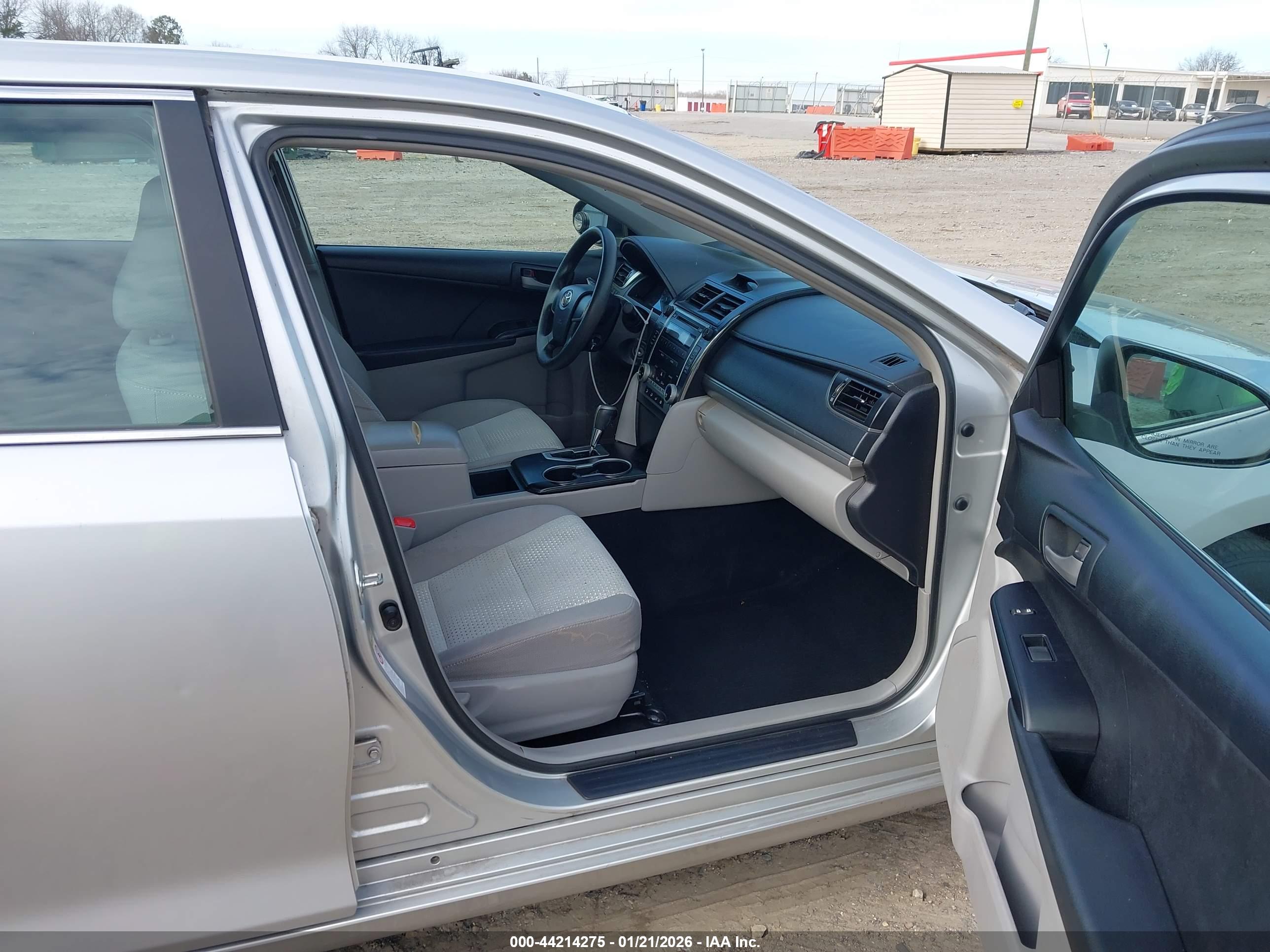 TOYOTA CAMRY image 5