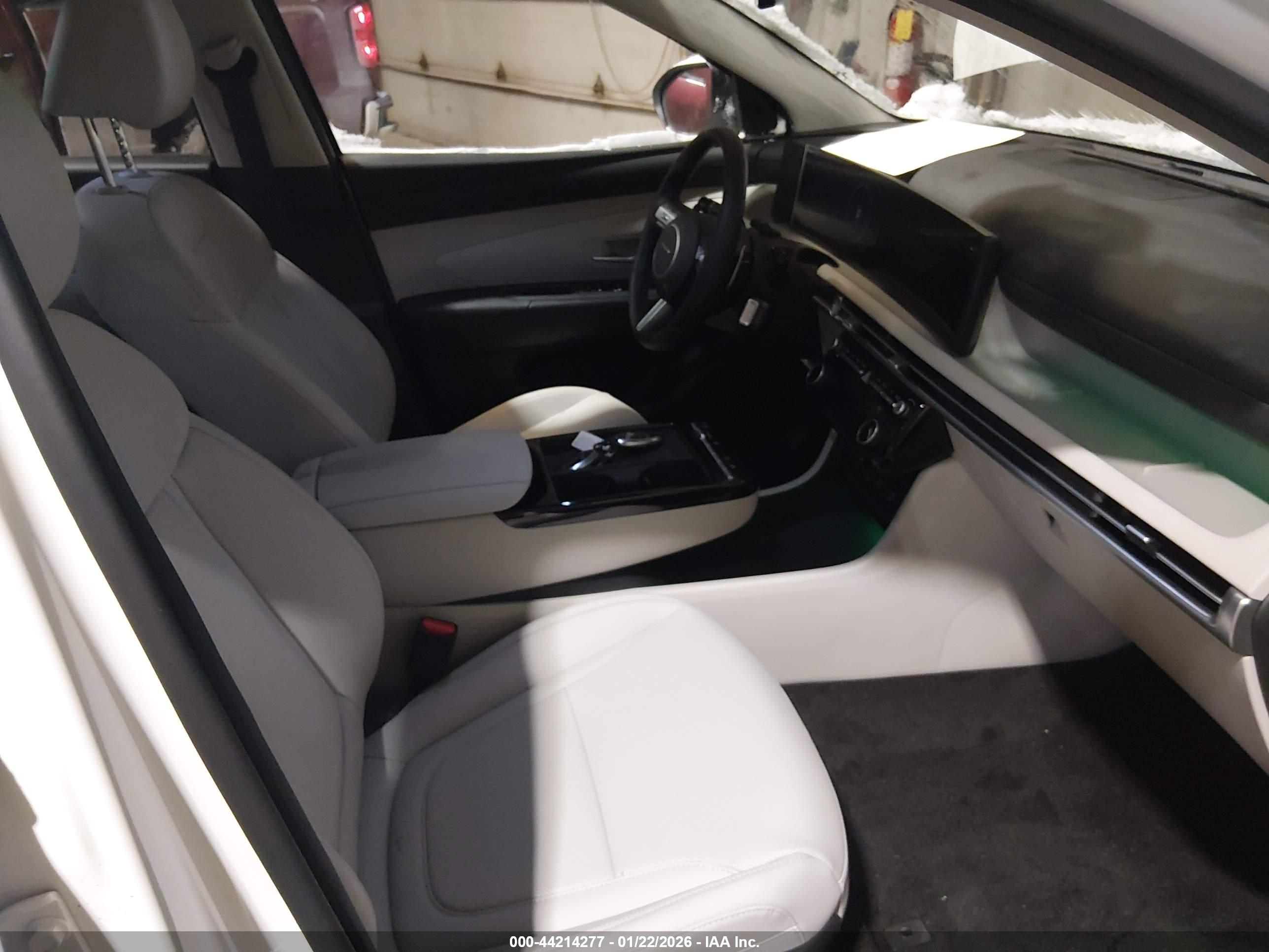 HYUNDAI TUCSON image 5