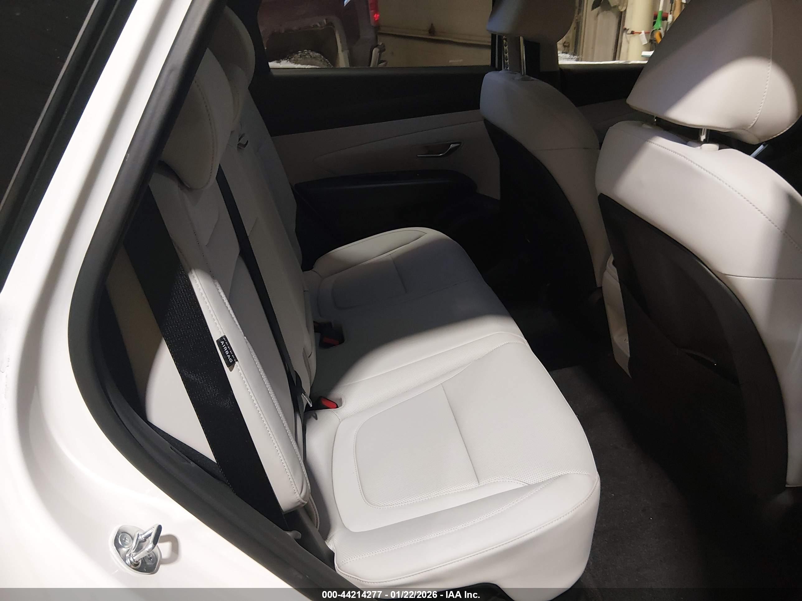 HYUNDAI TUCSON image 8
