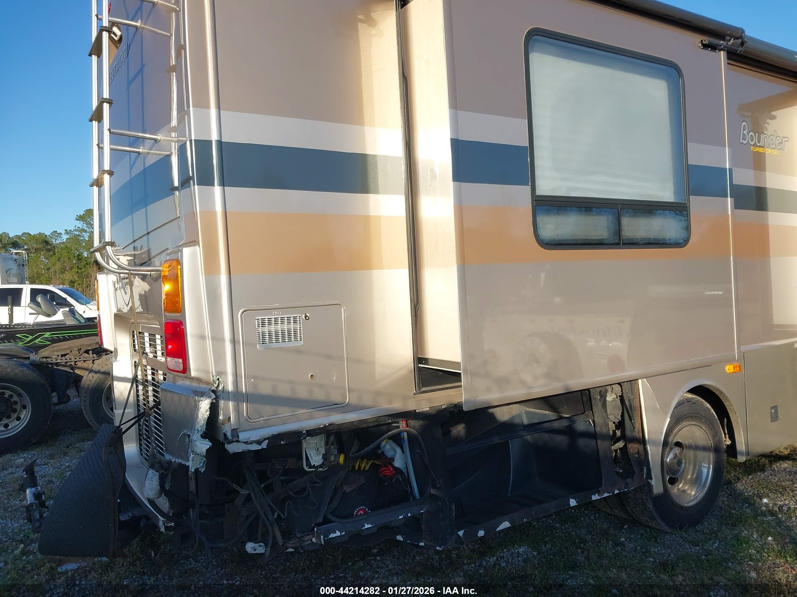 FREIGHTLINER CHASSIS image 4