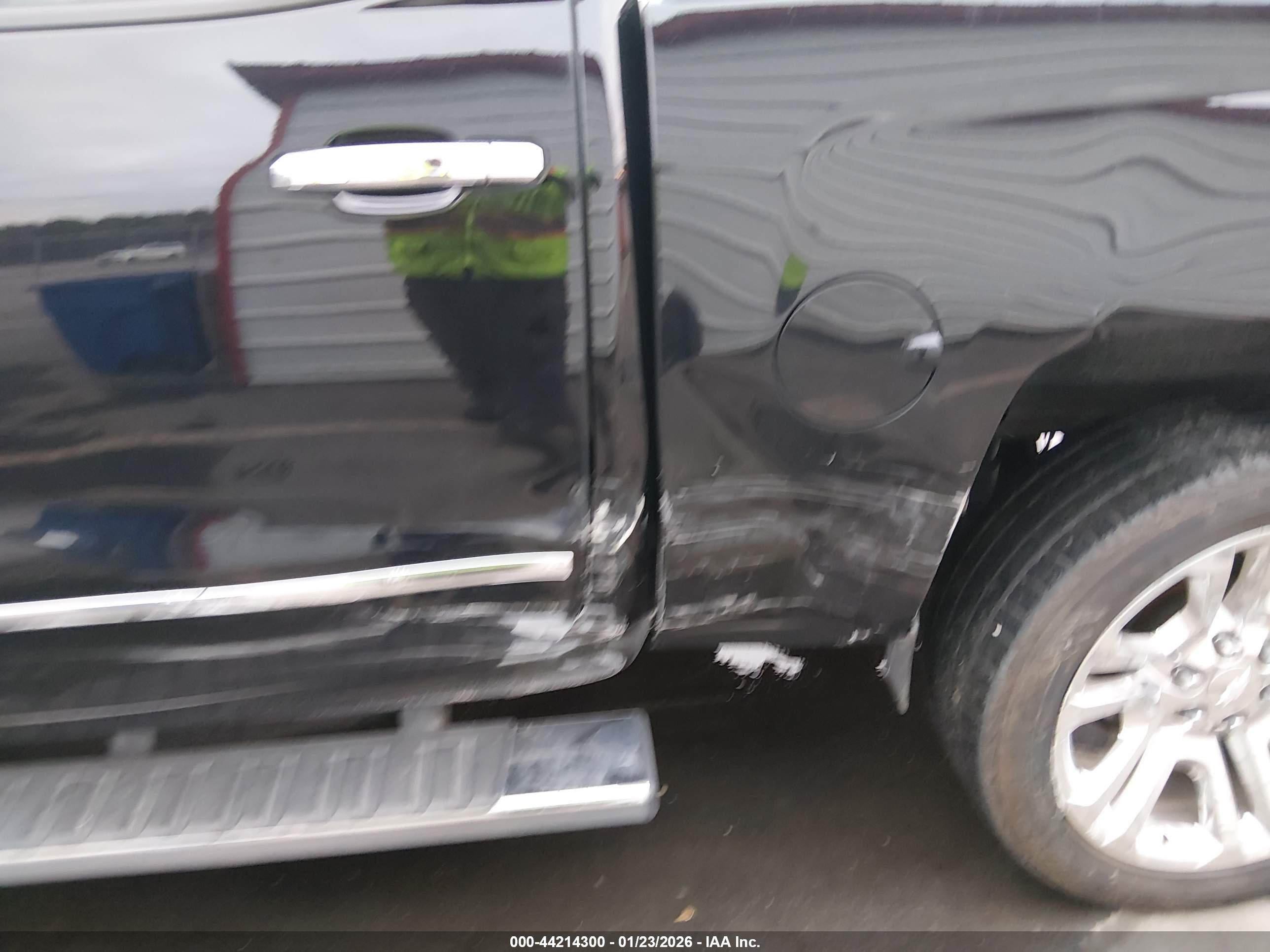 CHEVROLET SILVERADO image 6
