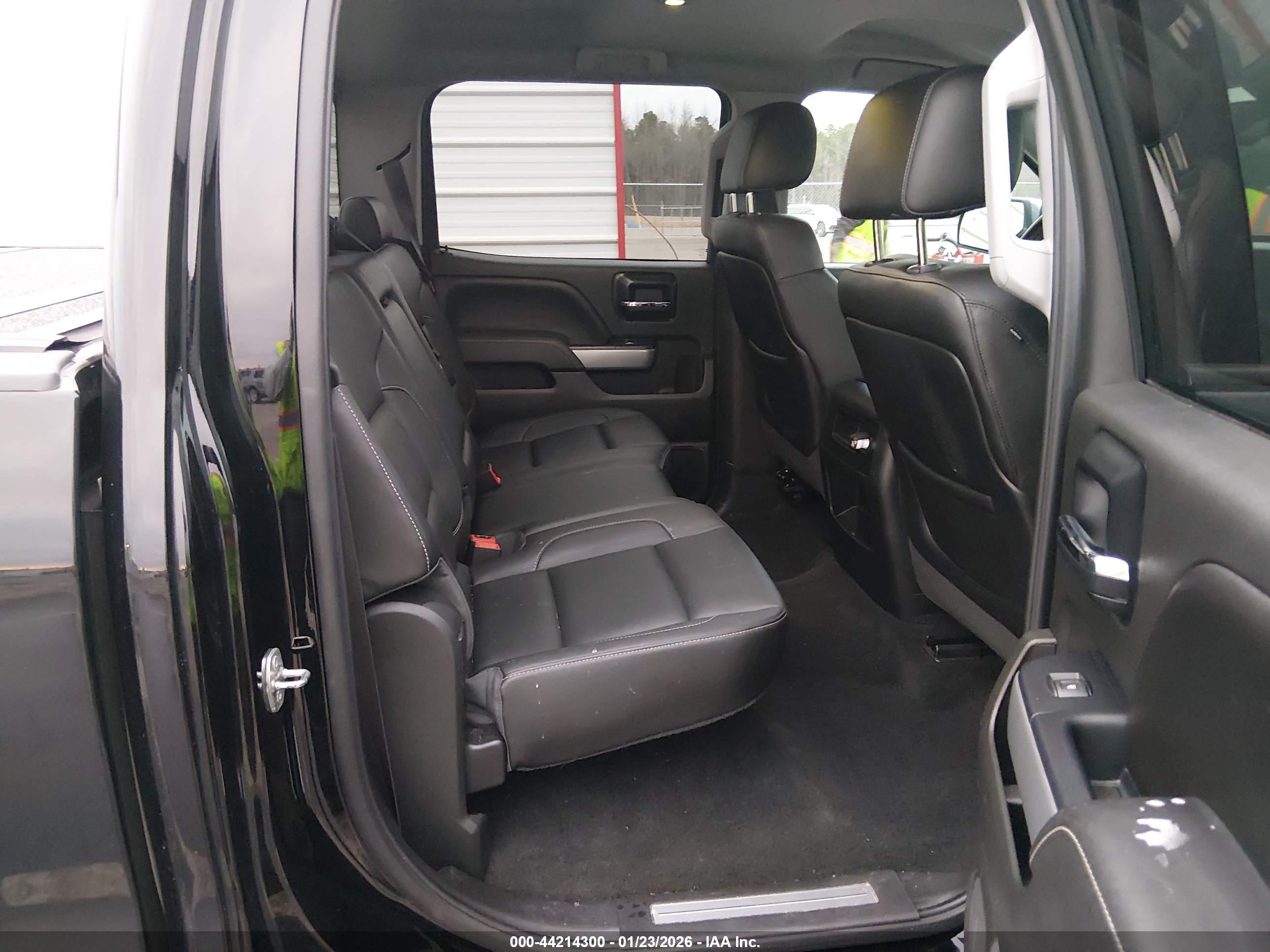 CHEVROLET SILVERADO image 8