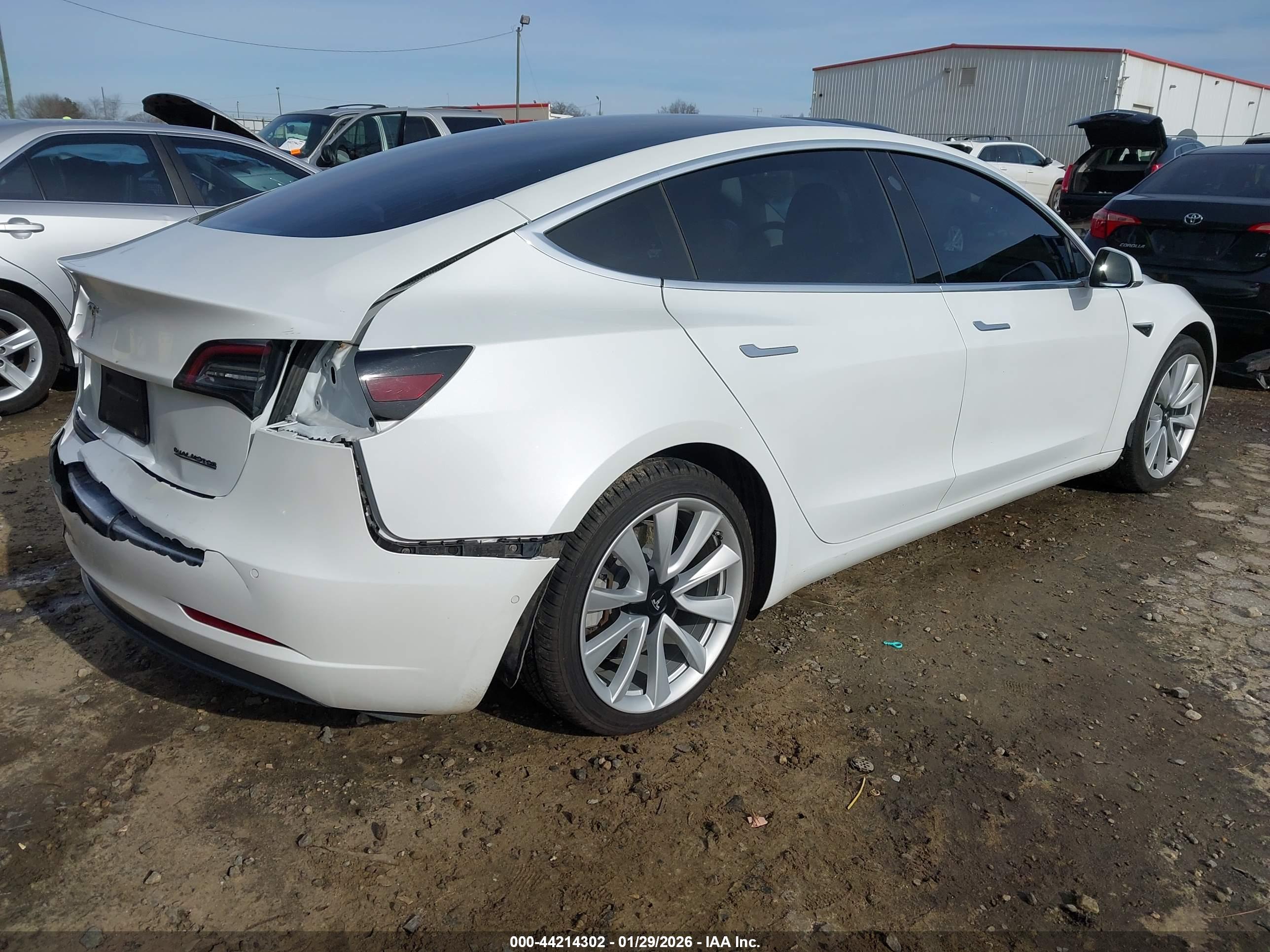 TESLA MODEL image 4