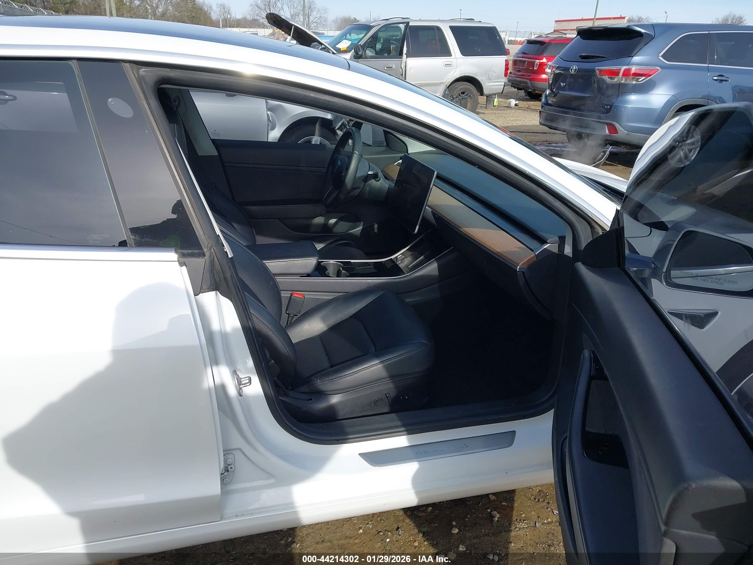 TESLA MODEL image 5
